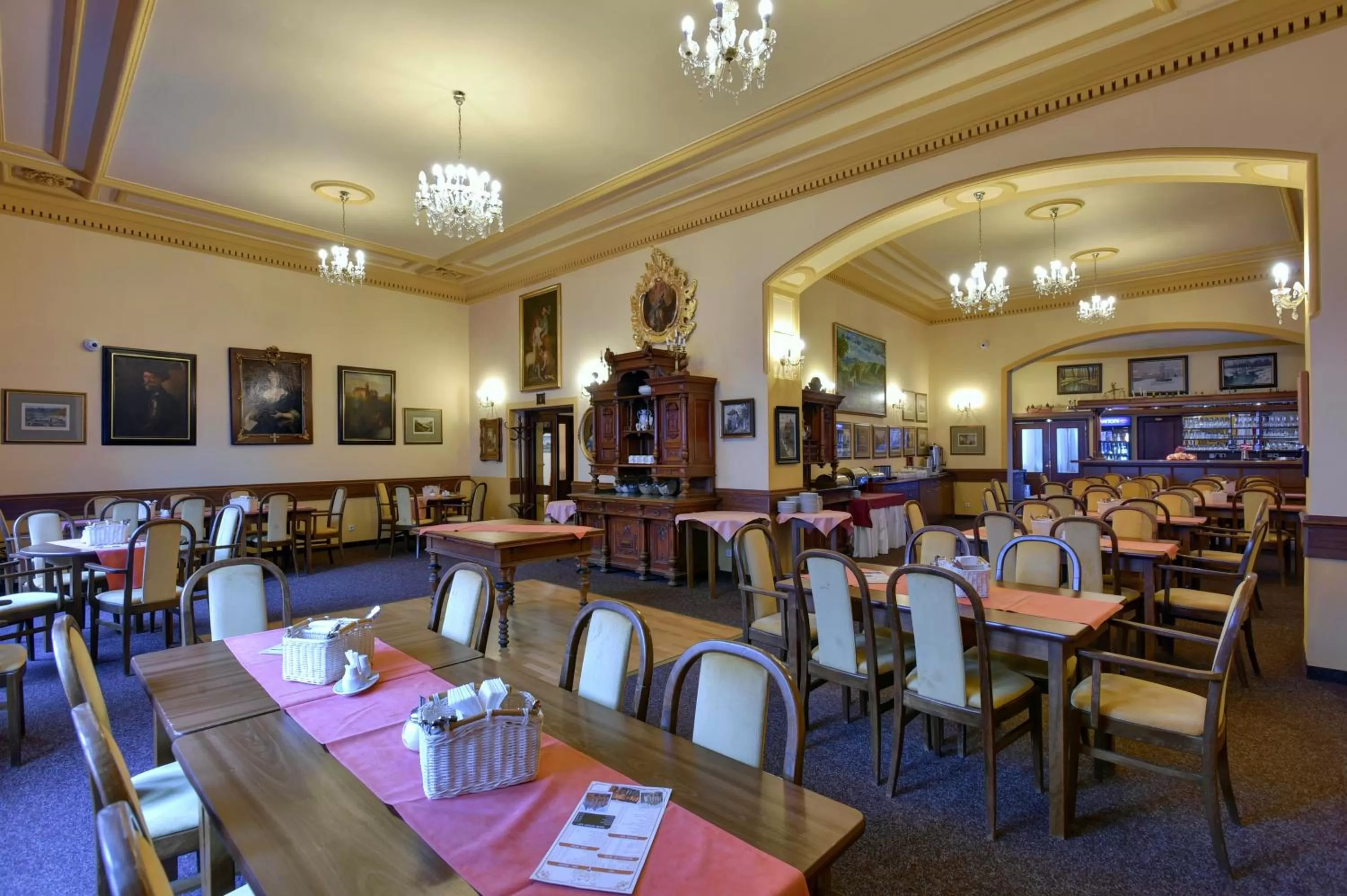 Restaurant/places to eat in Hotel U Bílého koně