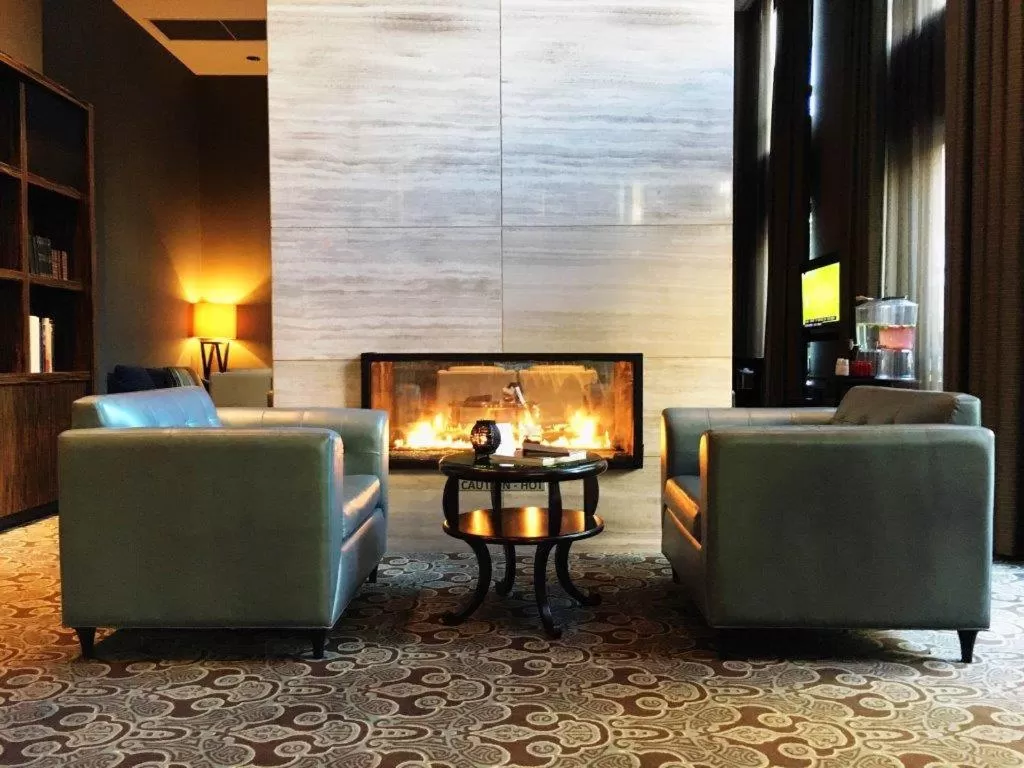 Lounge or bar in L'Hermitage Hotel