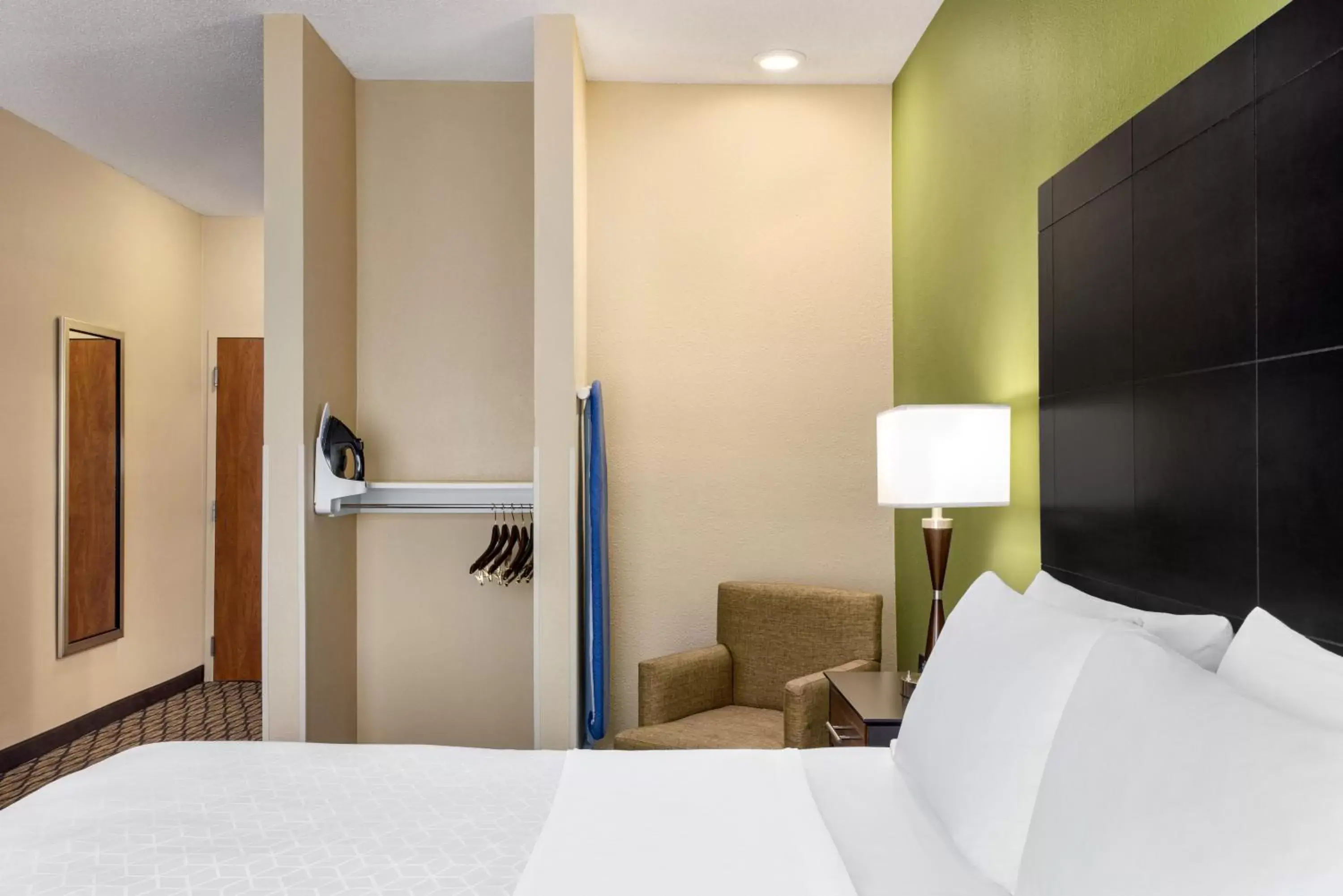 Photo of the whole room, Bed in Holiday Inn Express Hotel & Suites Edmond, an IHG Hotel