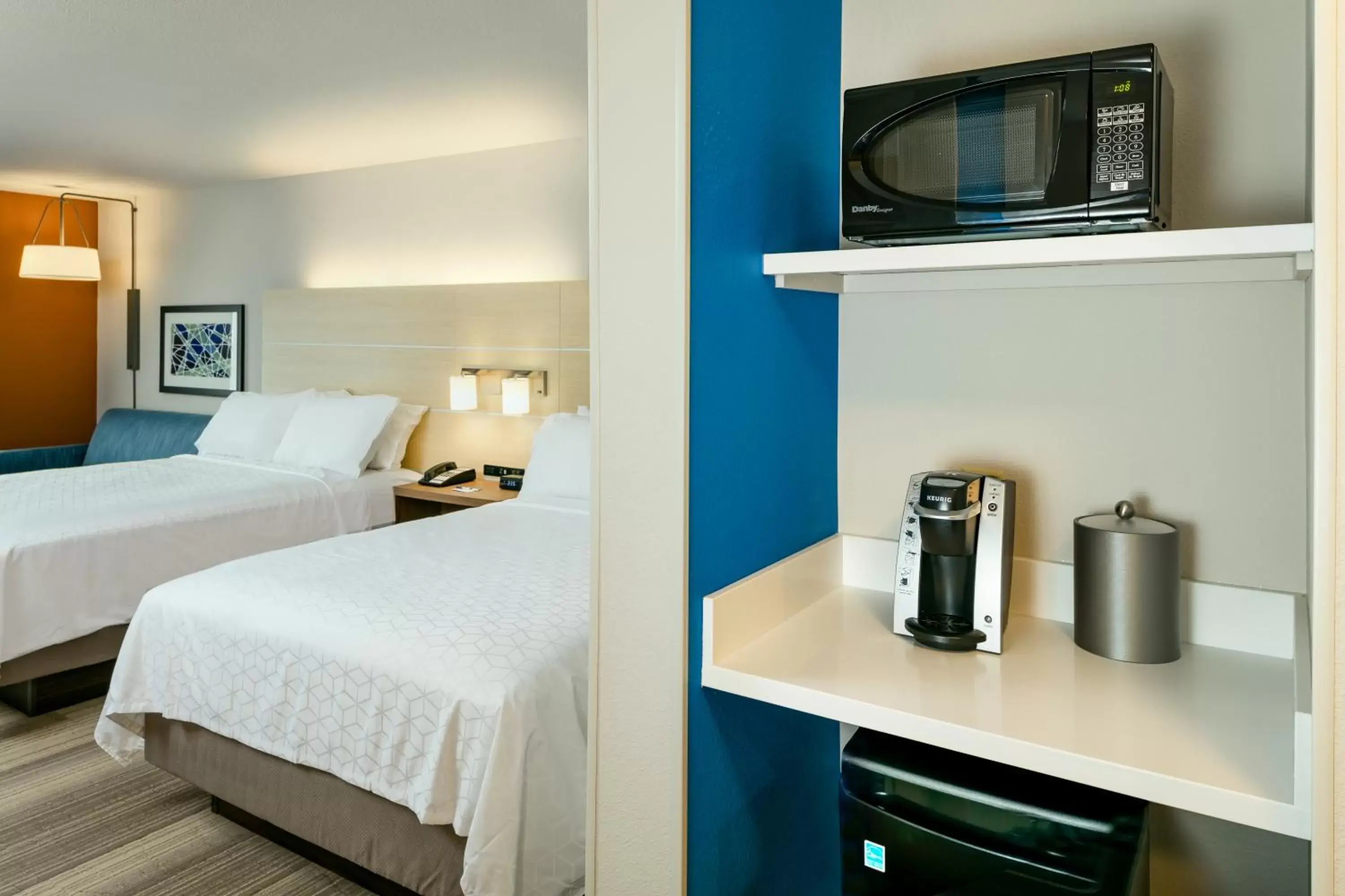 Bed in Holiday Inn Express & Suites - Medford, an IHG Hotel