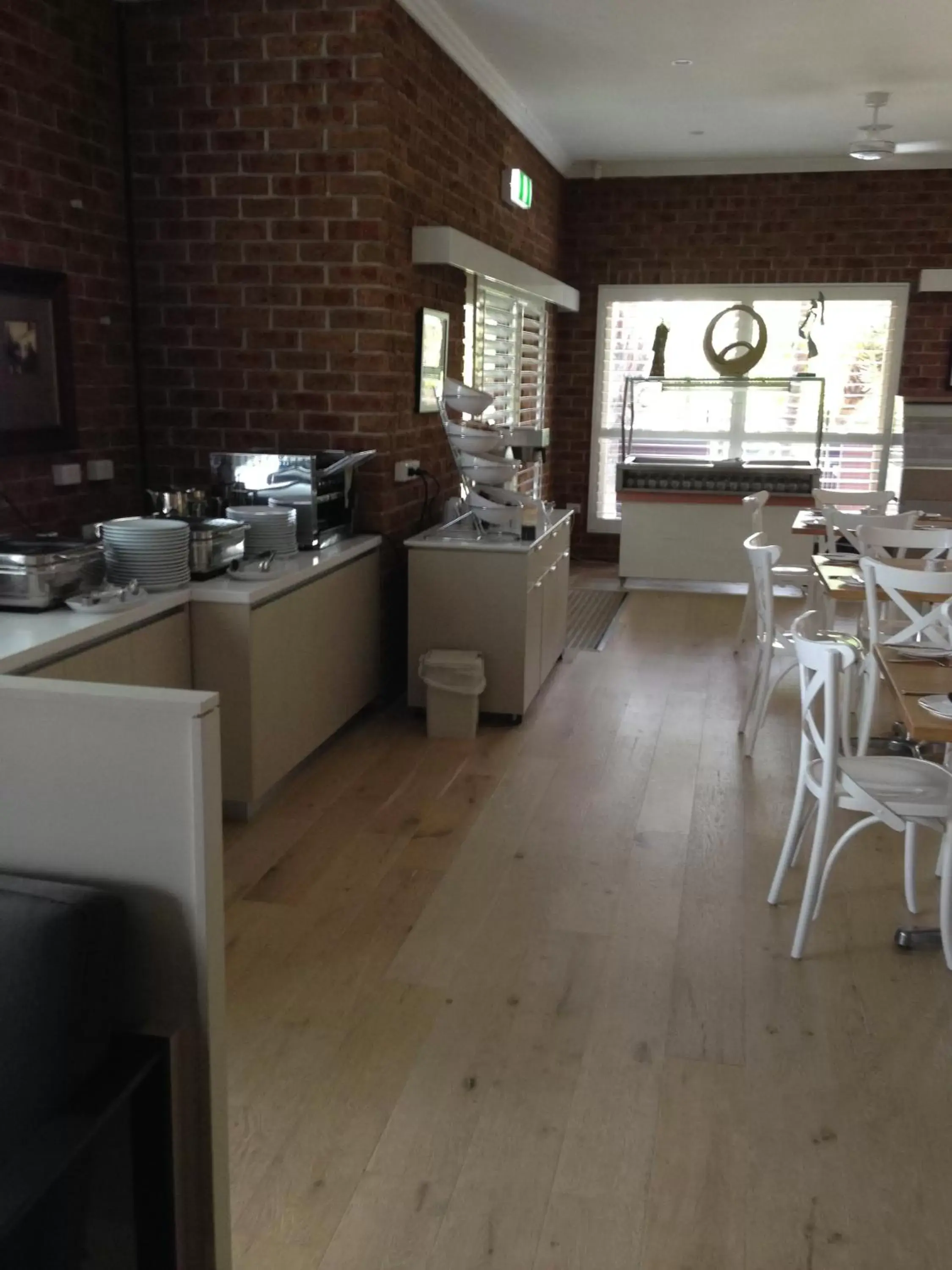 Restaurant/places to eat, Kitchen/Kitchenette in Francis Phillip Motor Inn and The Lodge