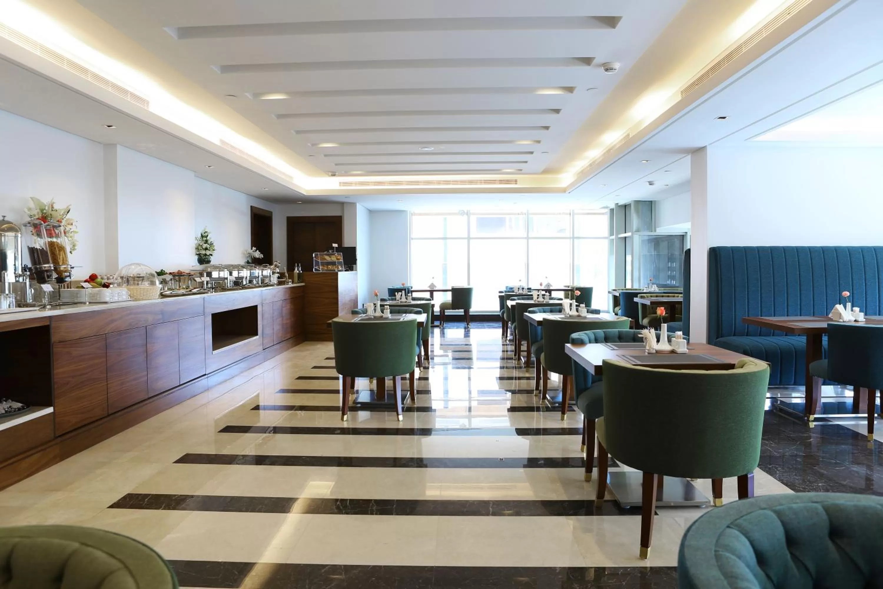 Restaurant/places to eat in Weekend Hotel Sari