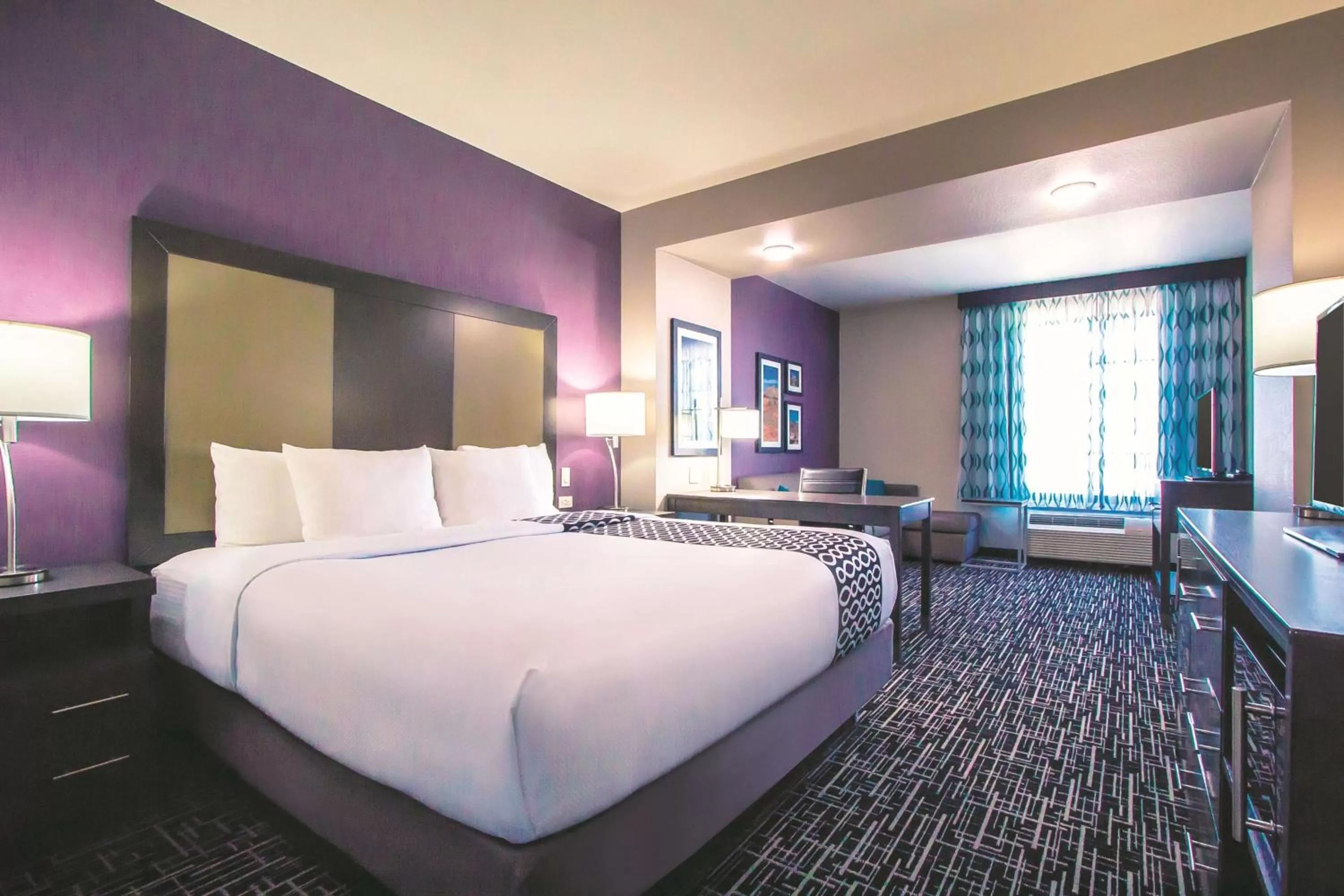 Photo of the whole room, Bed in La Quinta by Wyndham Pampa