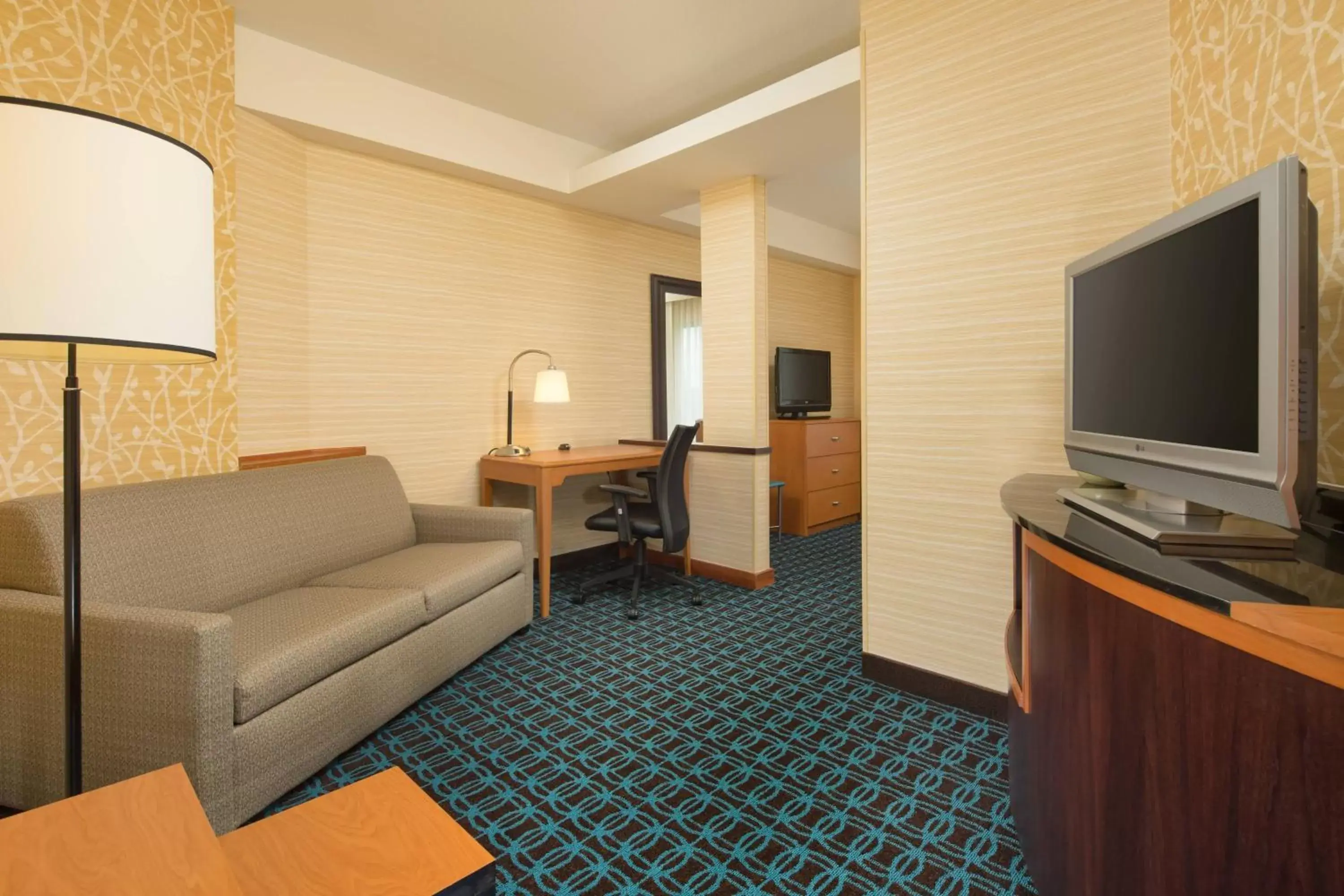 Living room, TV/Entertainment Center in Fairfield Inn and Suites Cleveland