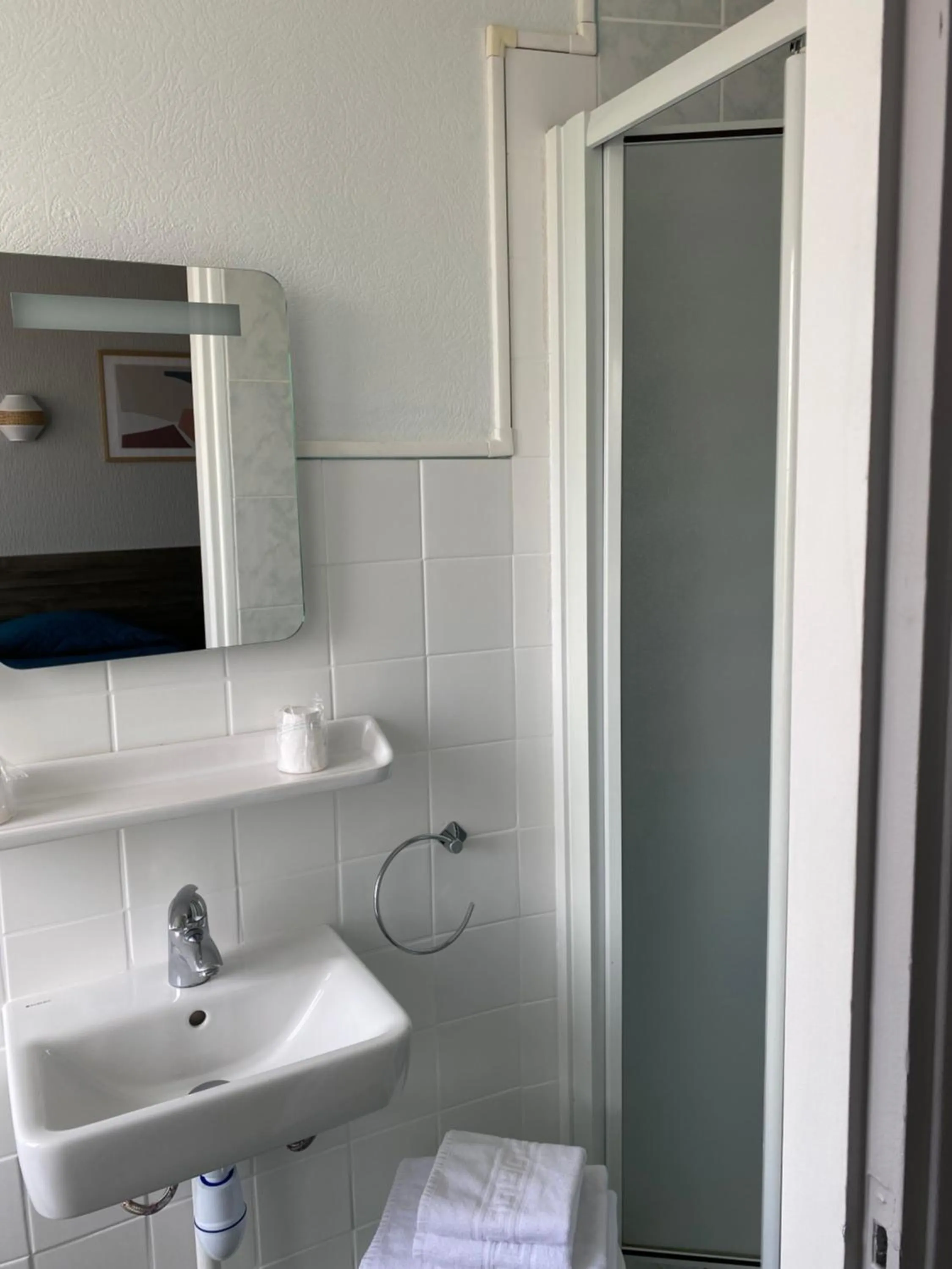 Shower in Hotel Restaurant Saint-Benoit