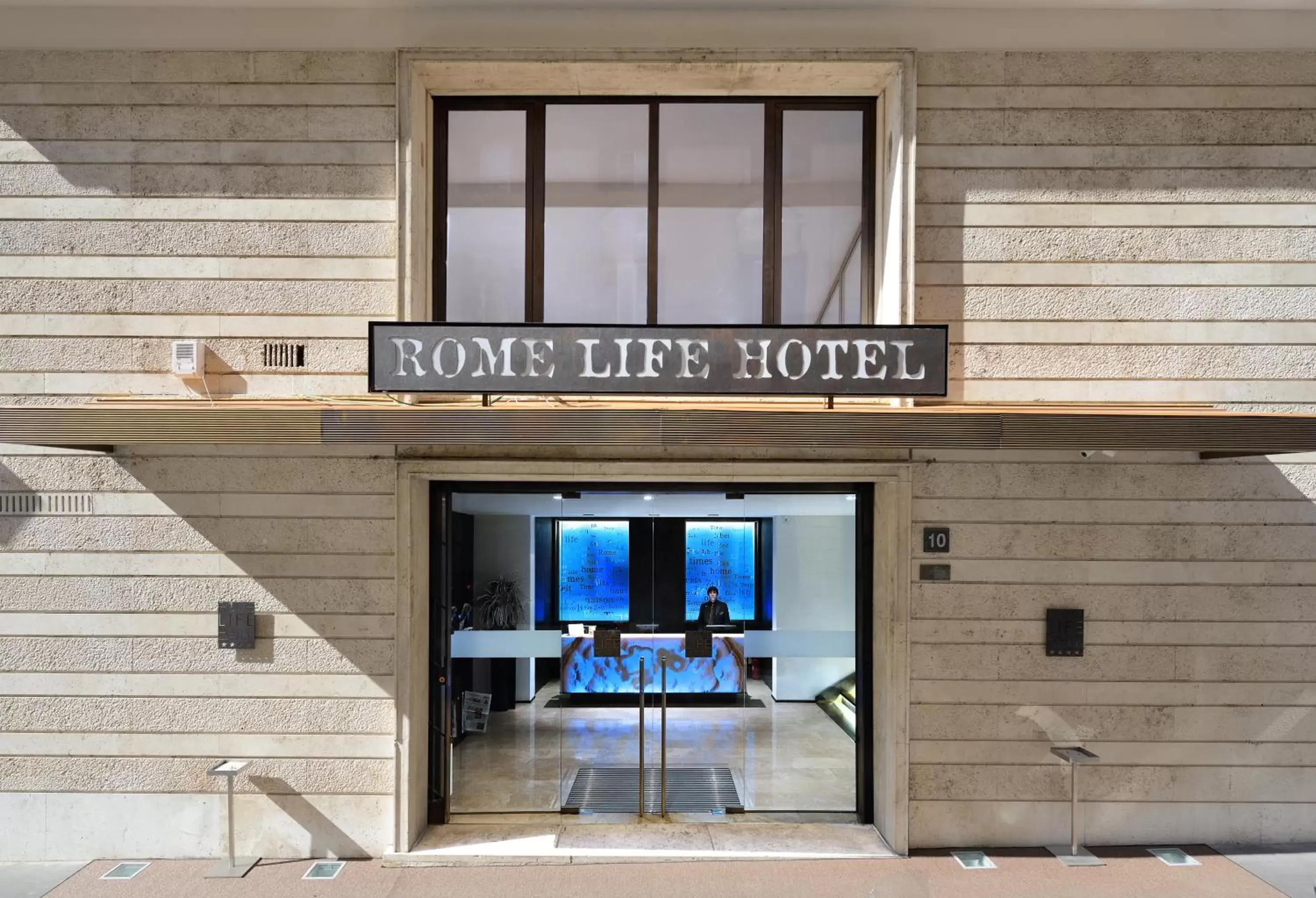 Facade/entrance in Rome Life Hotel