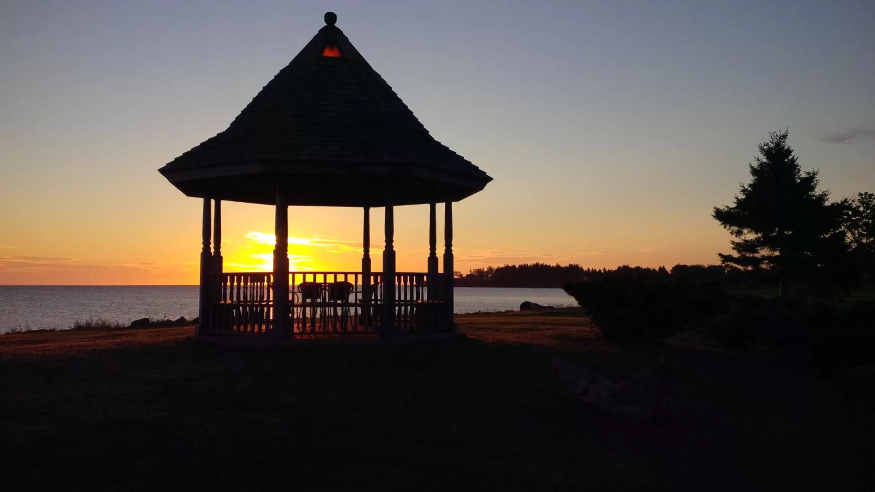 Beach in Amherst Shore Country Inn