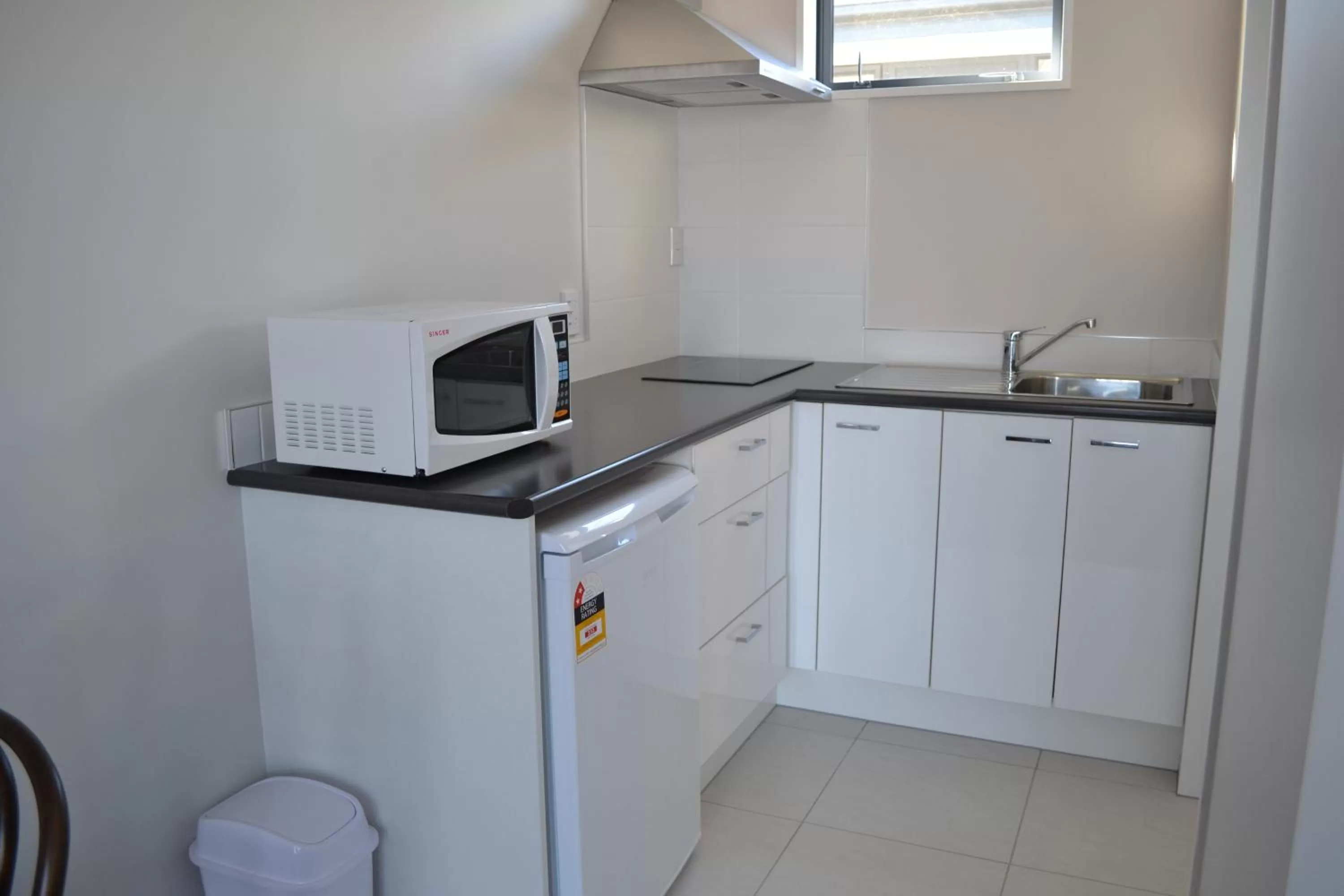 Kitchen or kitchenette in 319 Addington Motel