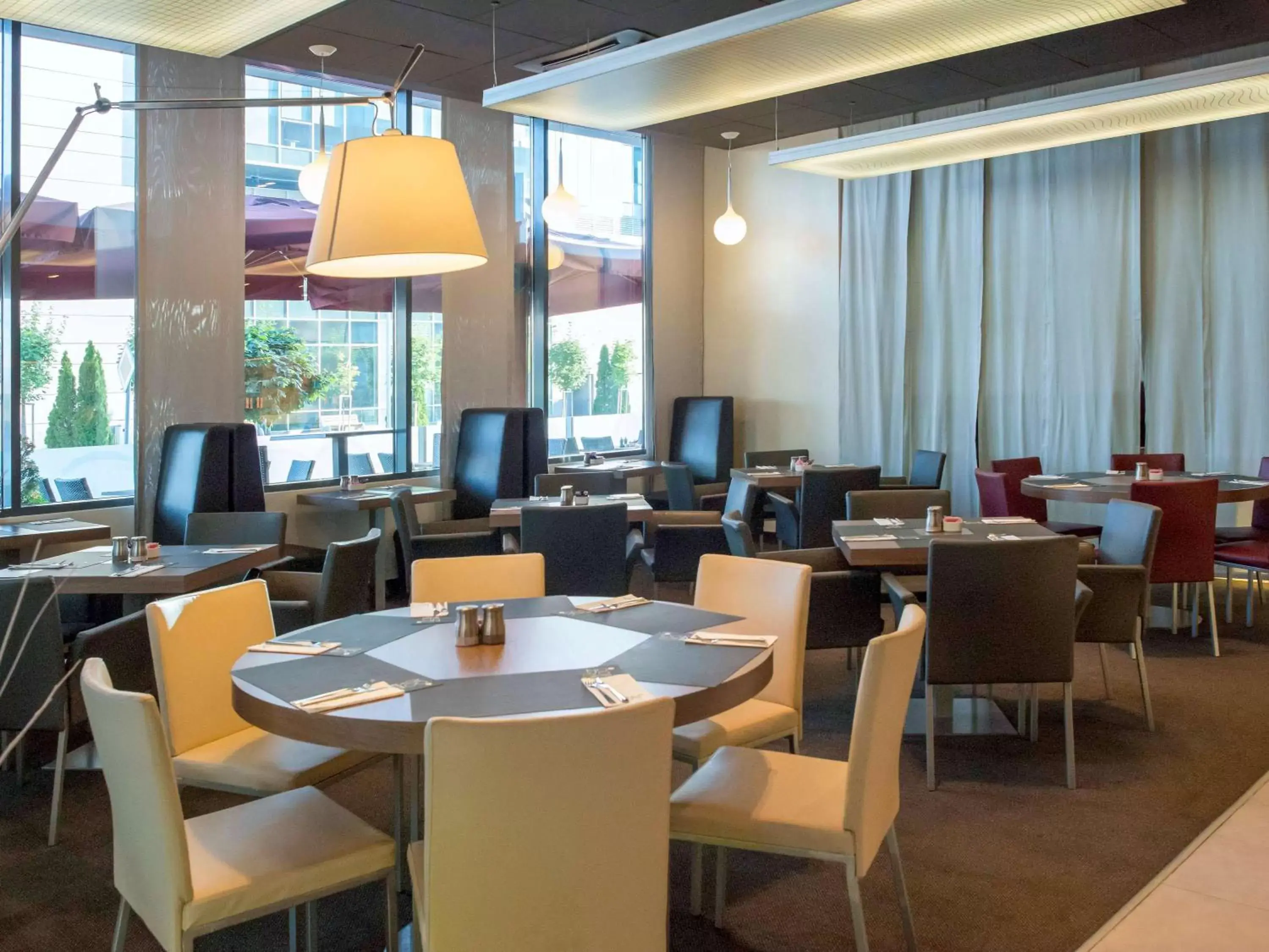 Restaurant/Places to Eat in Novotel Sofia