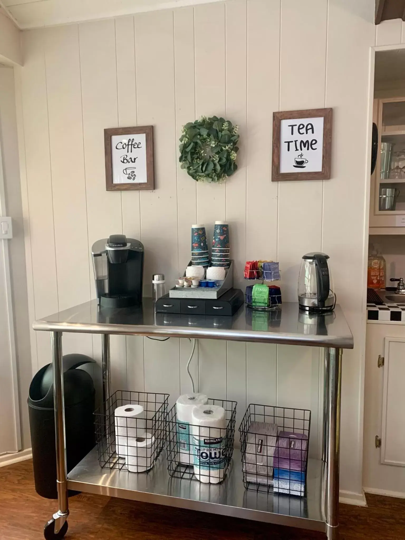 Coffee/tea facilities in Lamb's Rest Inn