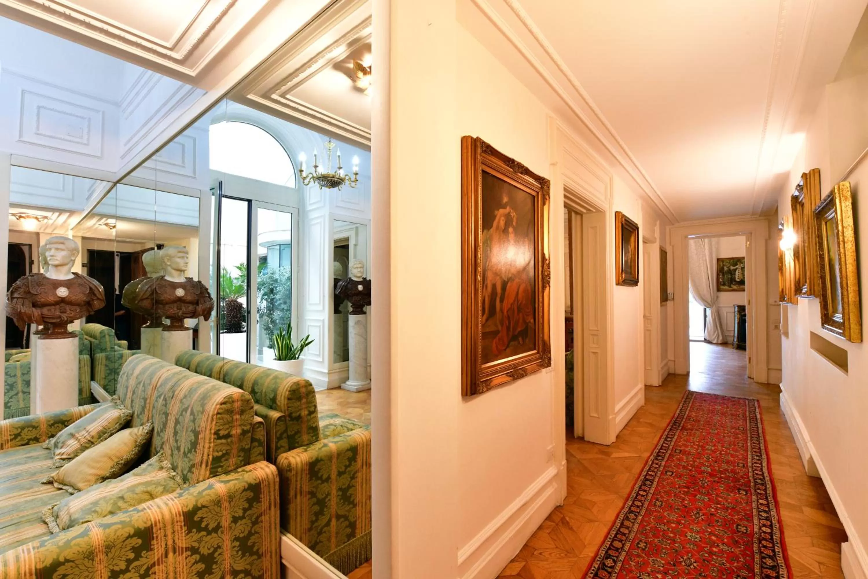 Lobby or reception, Seating Area in Sisuites