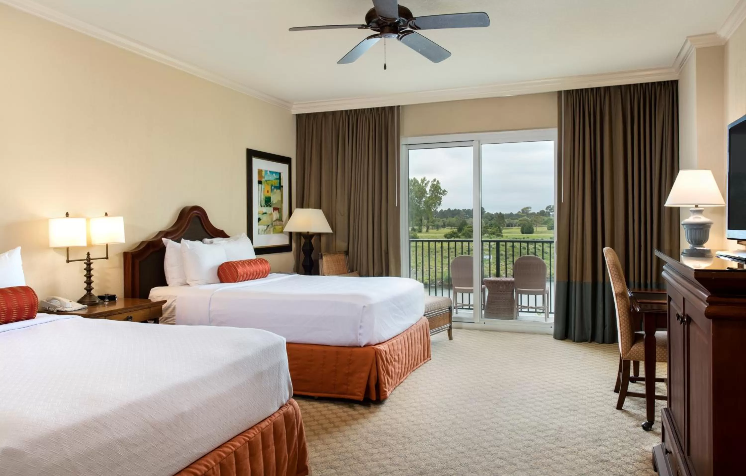 Staff, Bed in Marina Inn at Grande Dunes