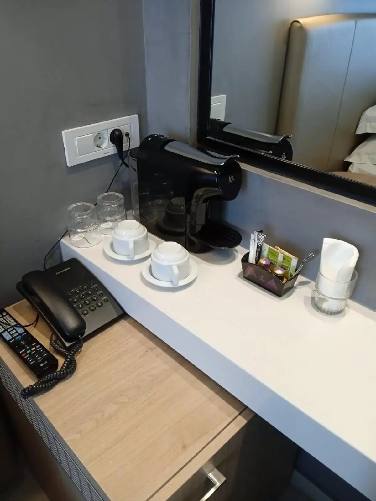 Coffee/tea facilities, Kitchen/Kitchenette in Avra Hotel