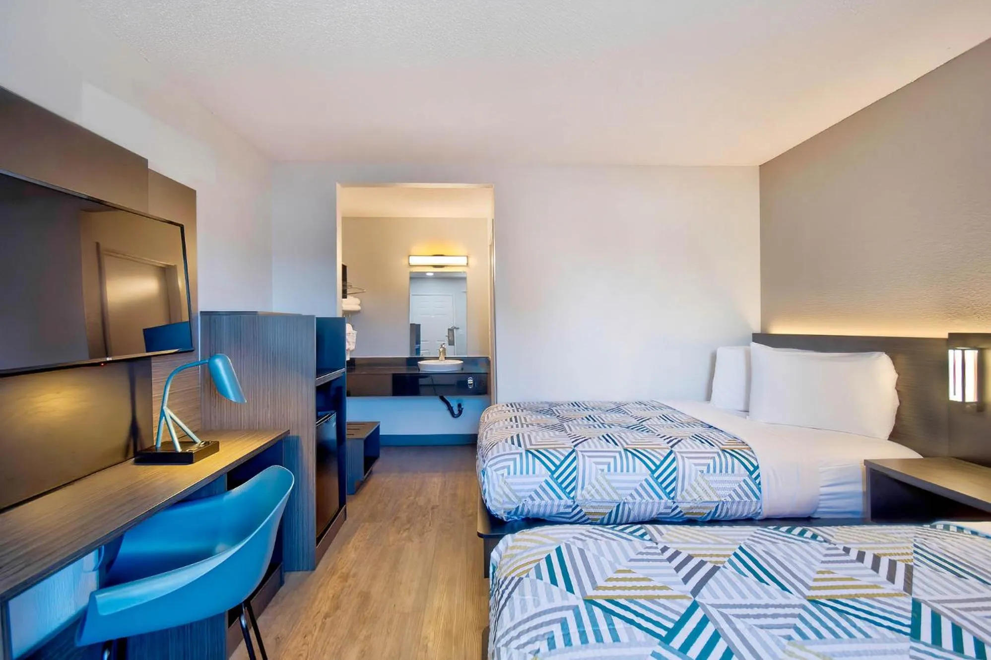 Bed in Motel 6-Vallejo, CA - Six Flags West