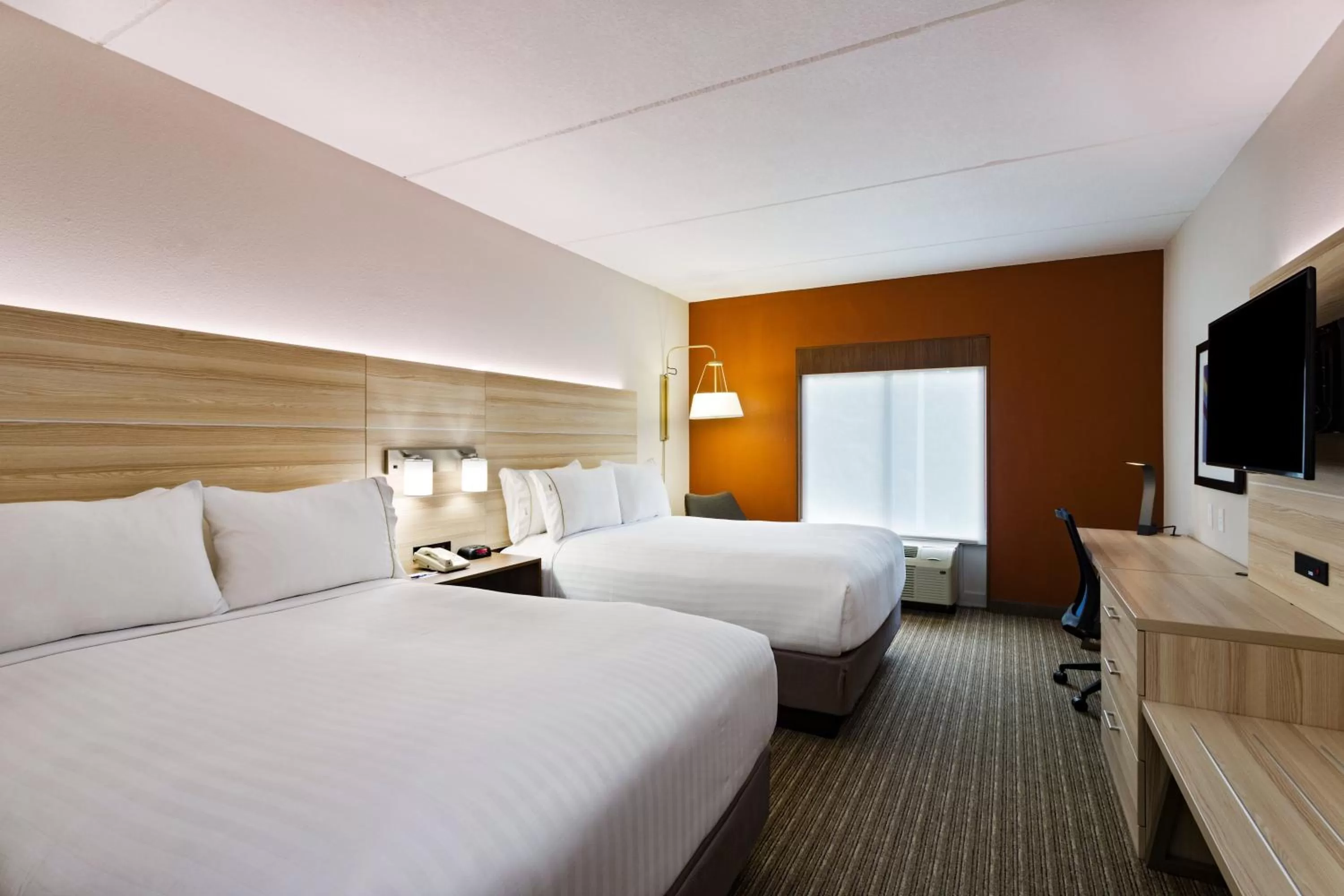 Photo of the whole room, Bed in Holiday Inn Express & Suites Tavares by IHG