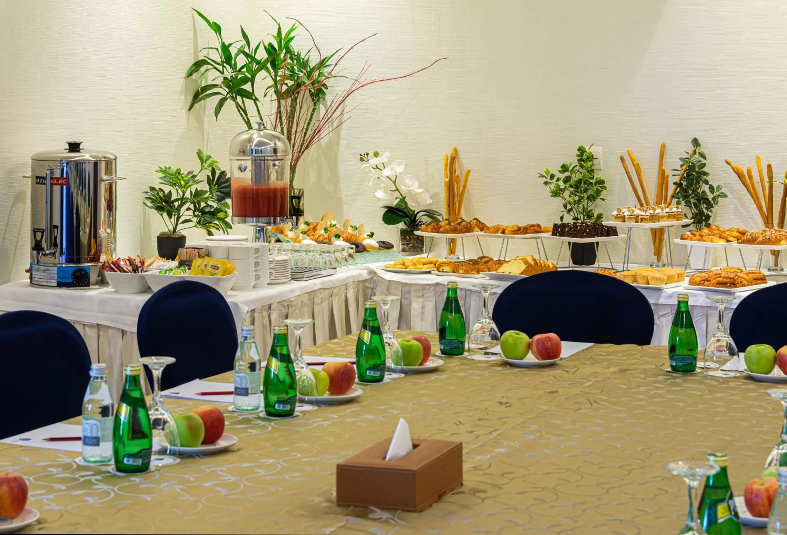 Food and drinks in Blue Diamond Hotel Jeddah