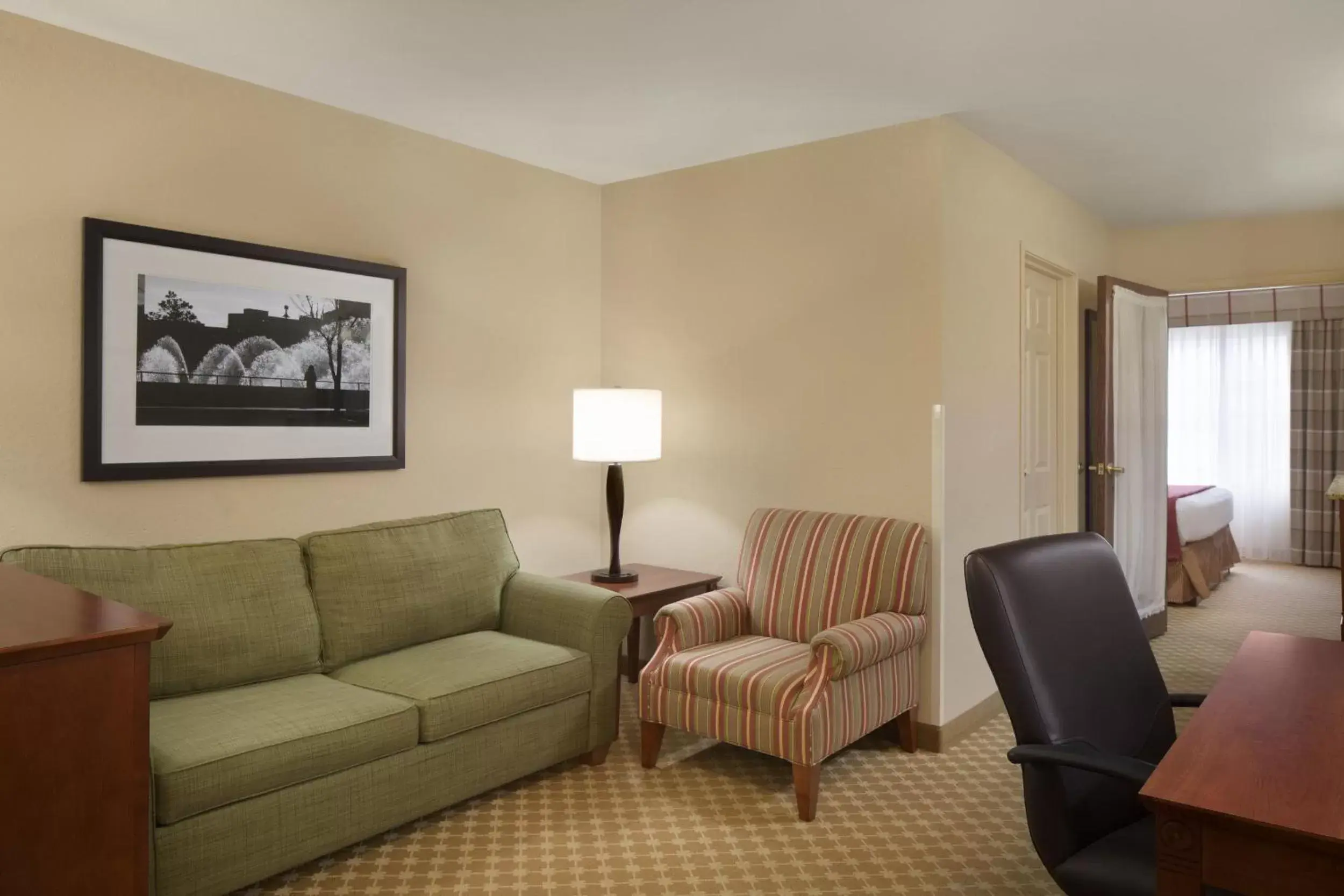 Living room, Seating Area in Country Inn & Suites by Radisson, Champaign North, IL