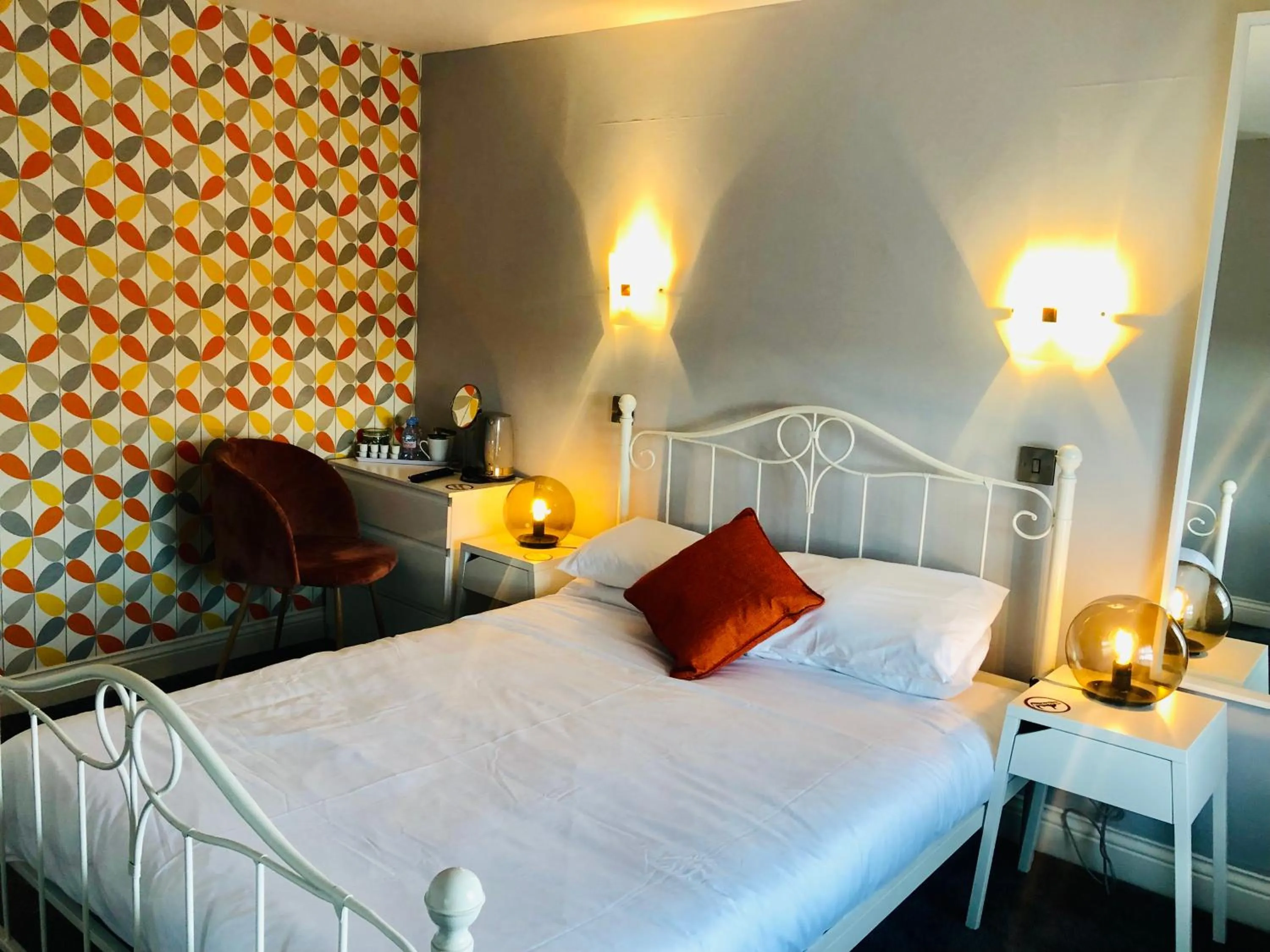 Bedroom, Bed in Hardwick Arms Hotel