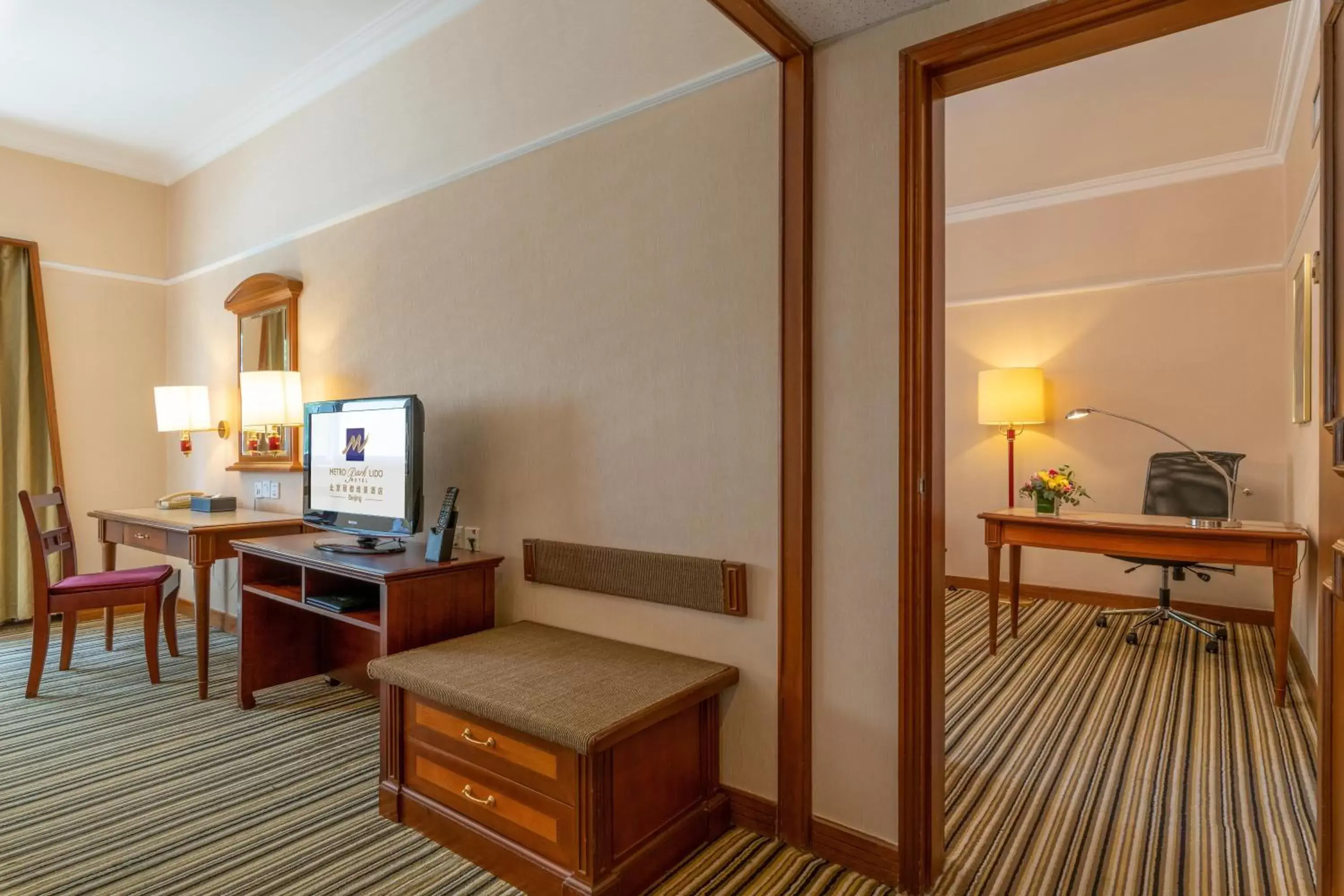 Photo of the whole room, TV/Entertainment Center in Metropark Lido Hotel Beijing