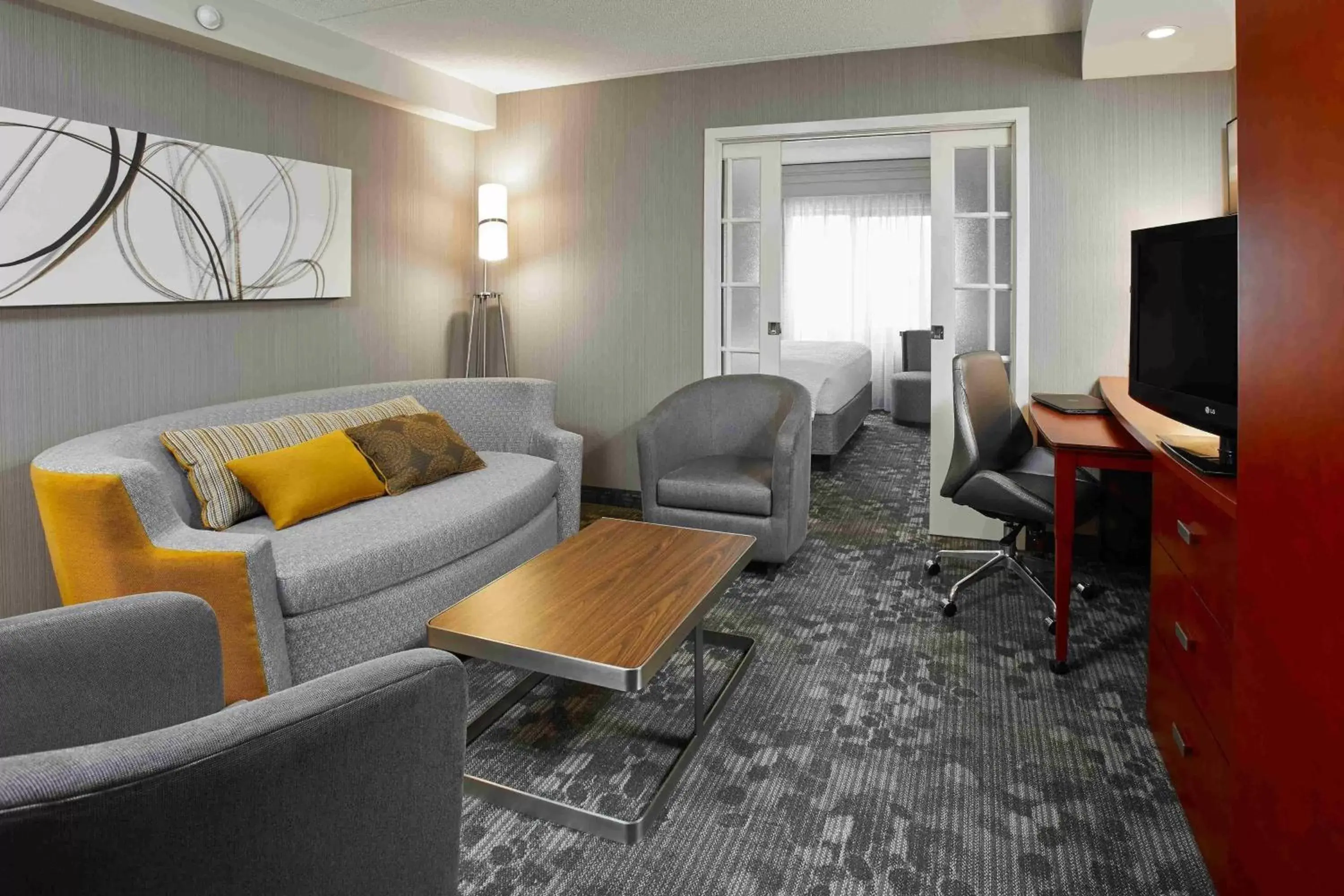 Photo of the whole room, Seating Area in Courtyard by Marriott Toronto Brampton