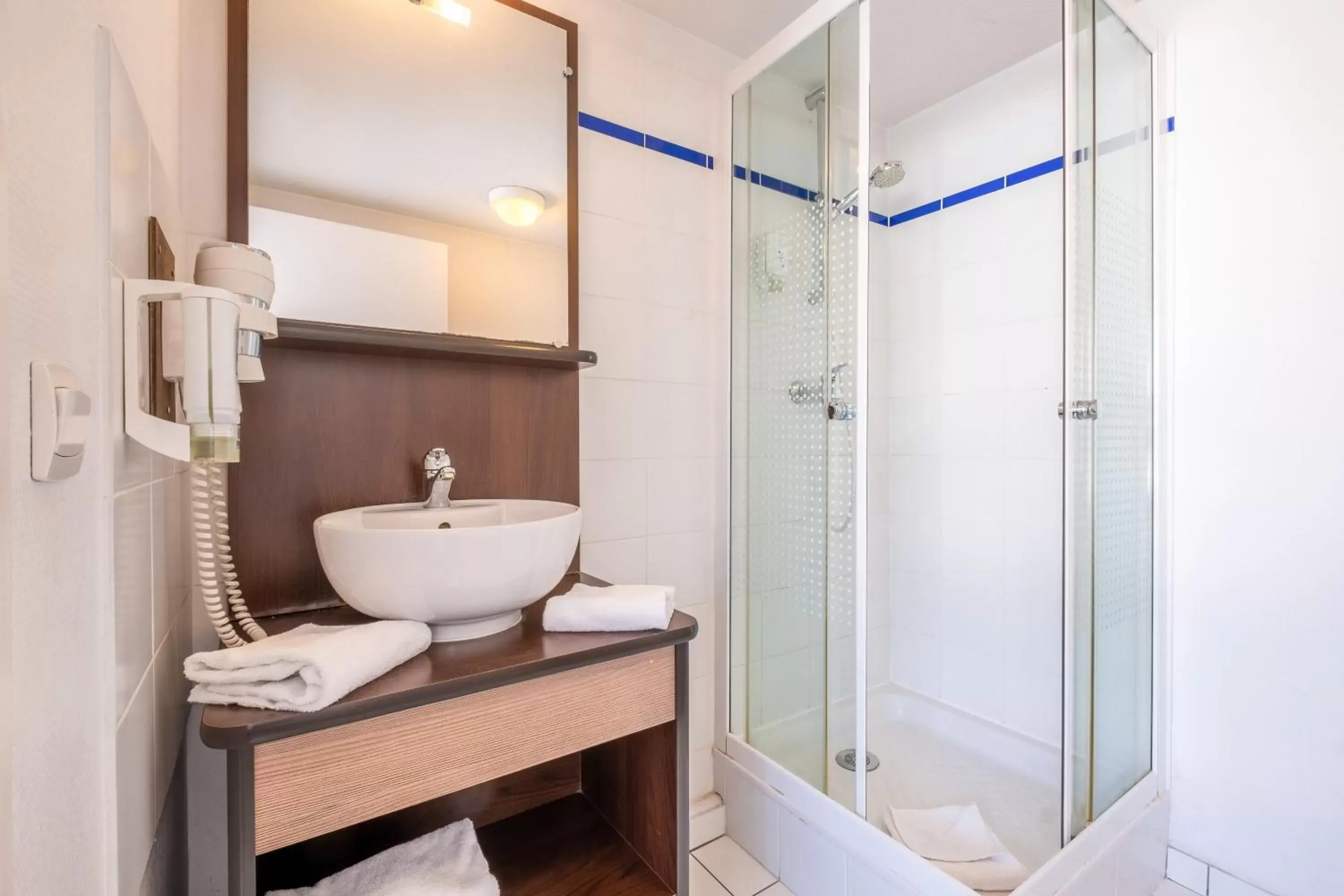 Shower, Bathroom in Zenitude Hôtel-Résidences Les Hauts d'Annecy