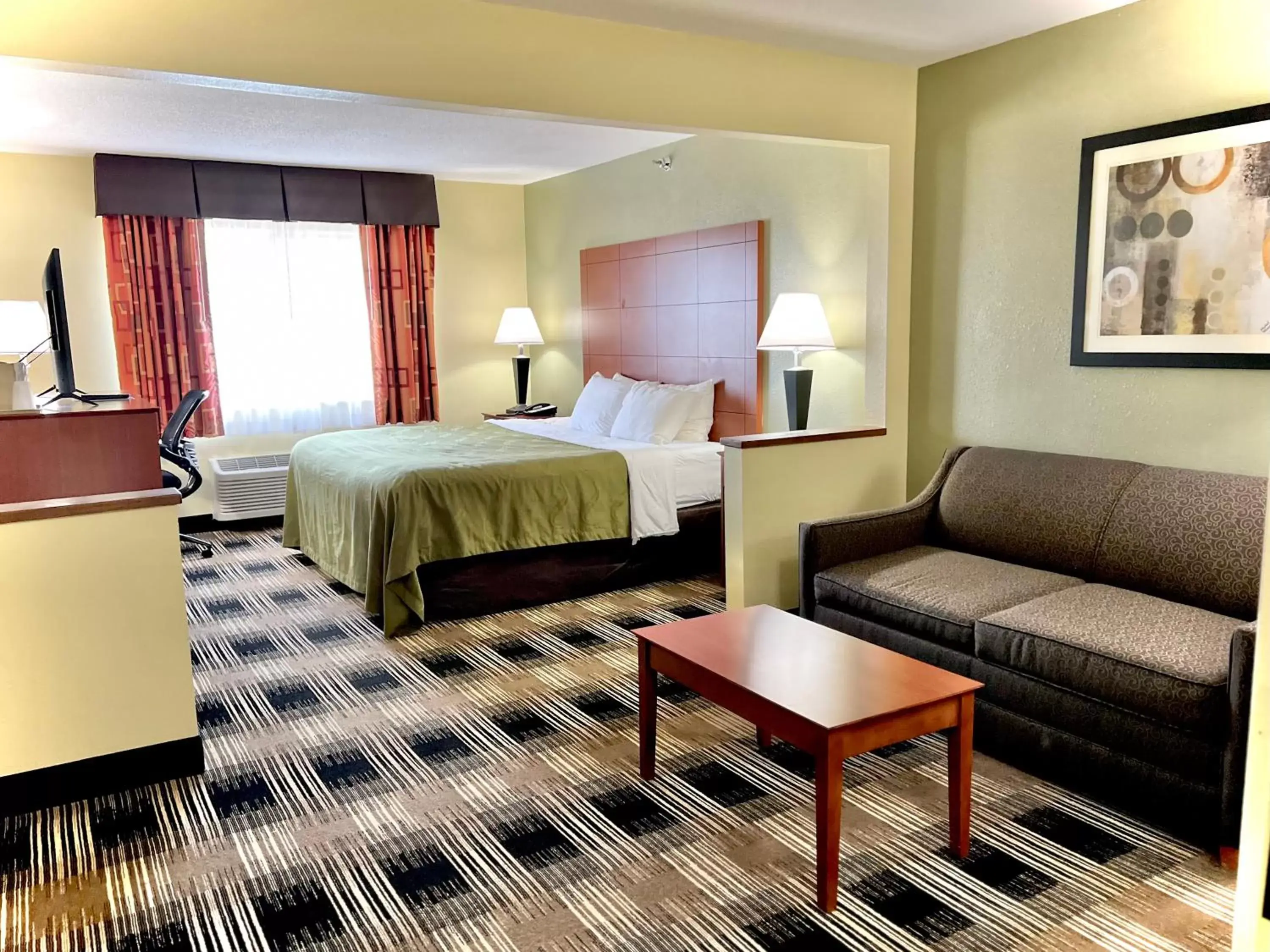 TV and multimedia in Quality Inn & Suites