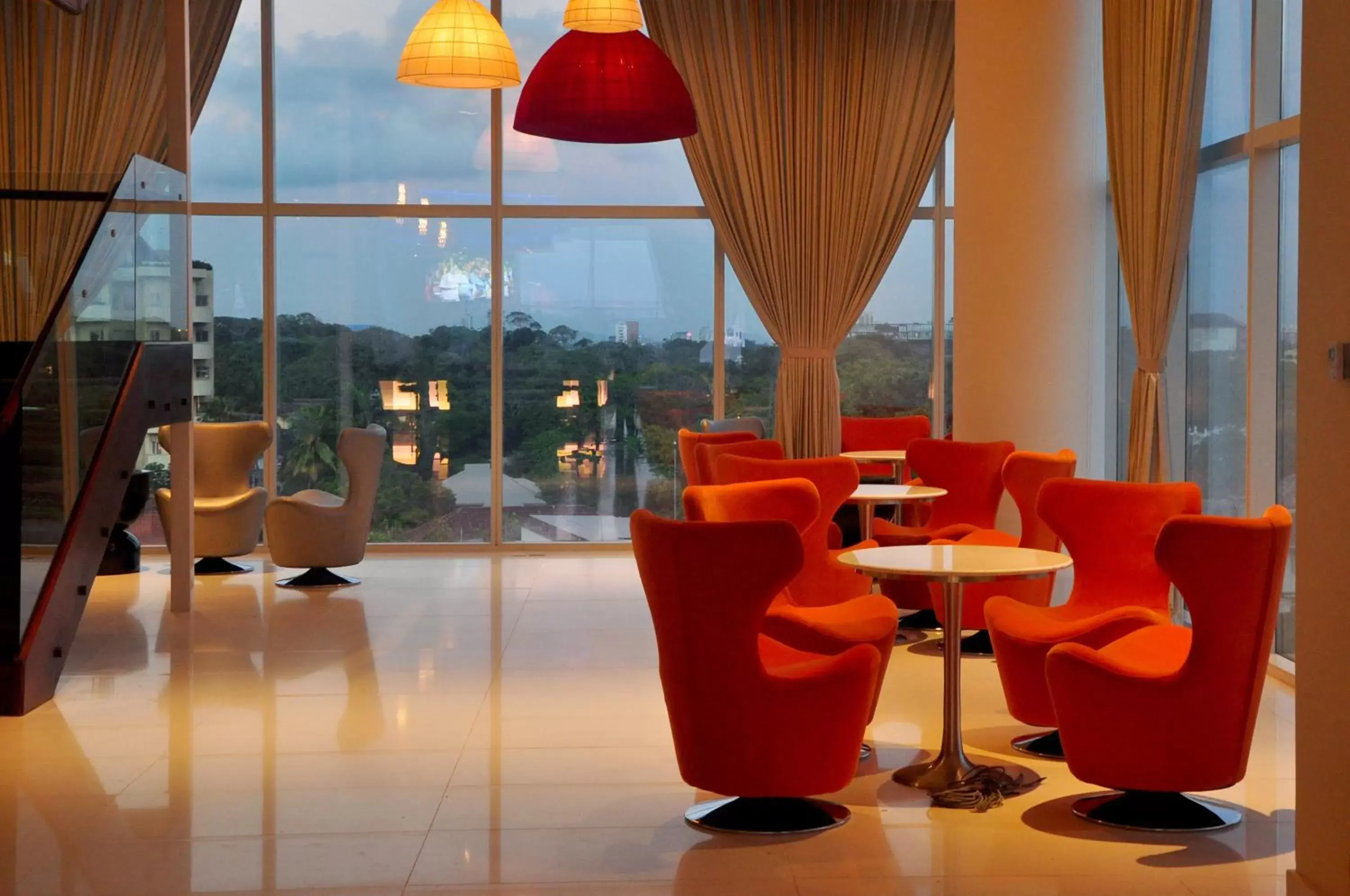 Lobby or reception, Lounge/Bar in Cinnamon Red Colombo