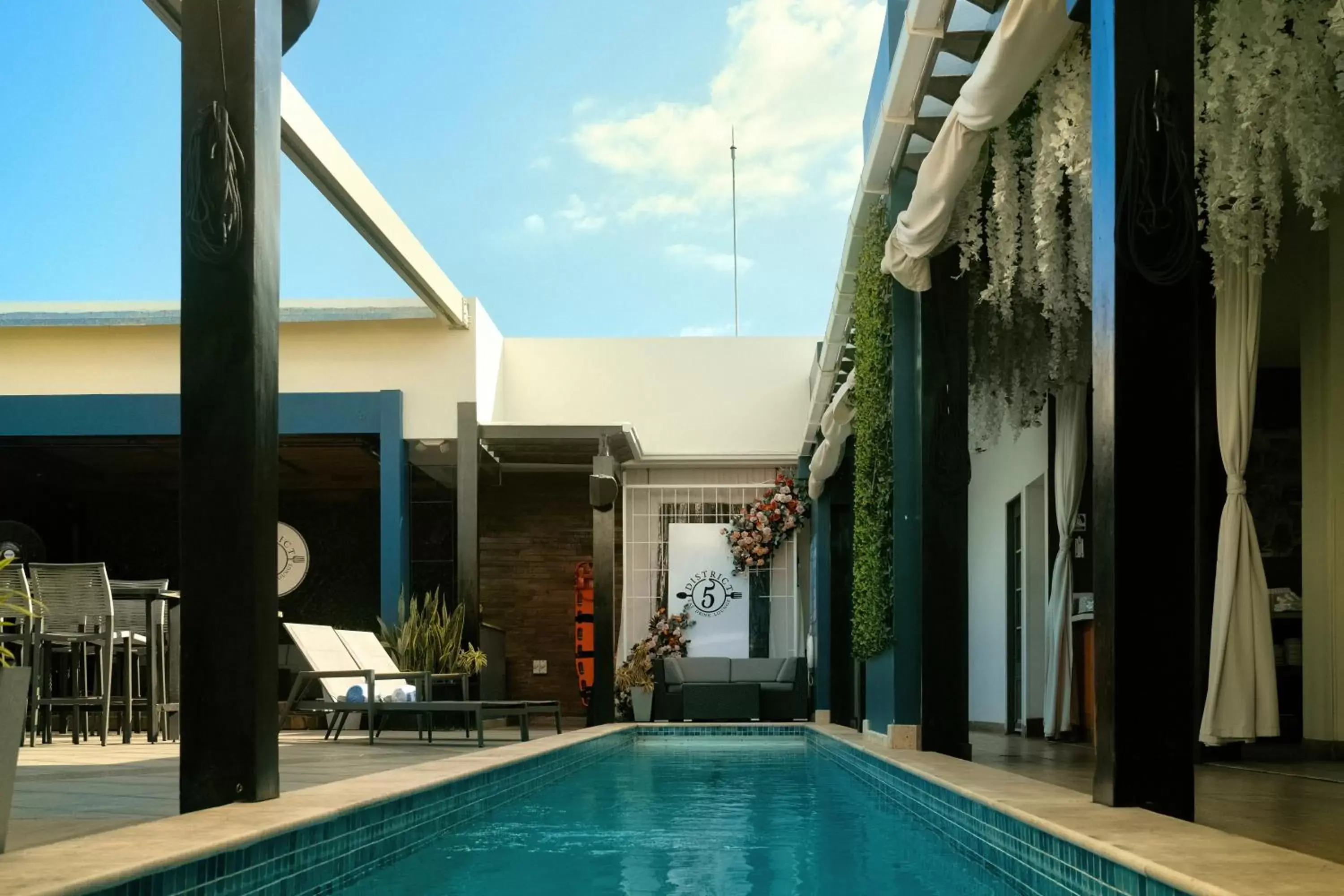 Property building in R Hotel Kingston Property building in R Hotel Kingston