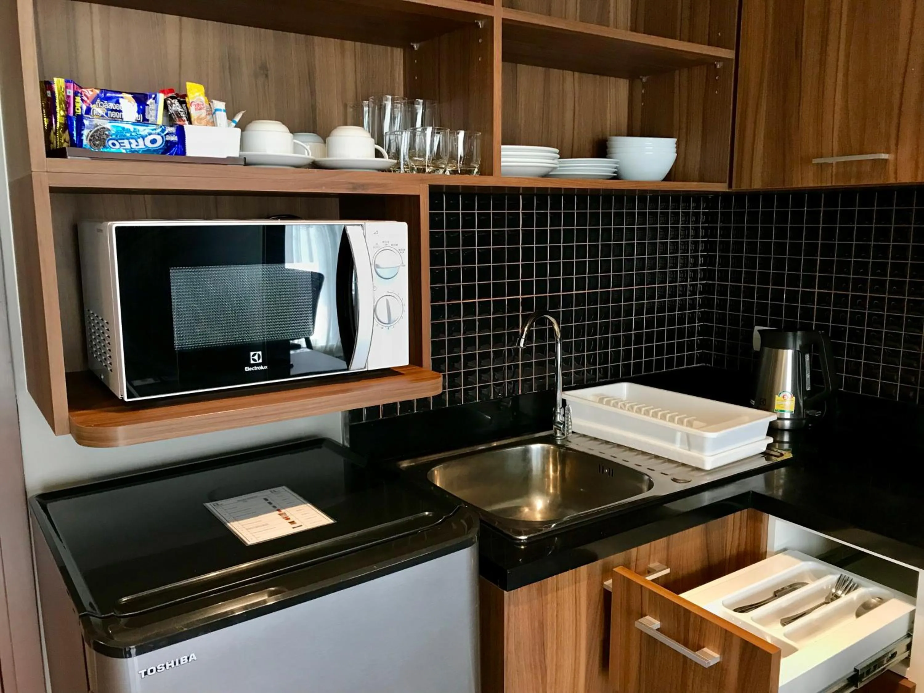 Kitchen or kitchenette in Amp Am House Bangkok Hotel
