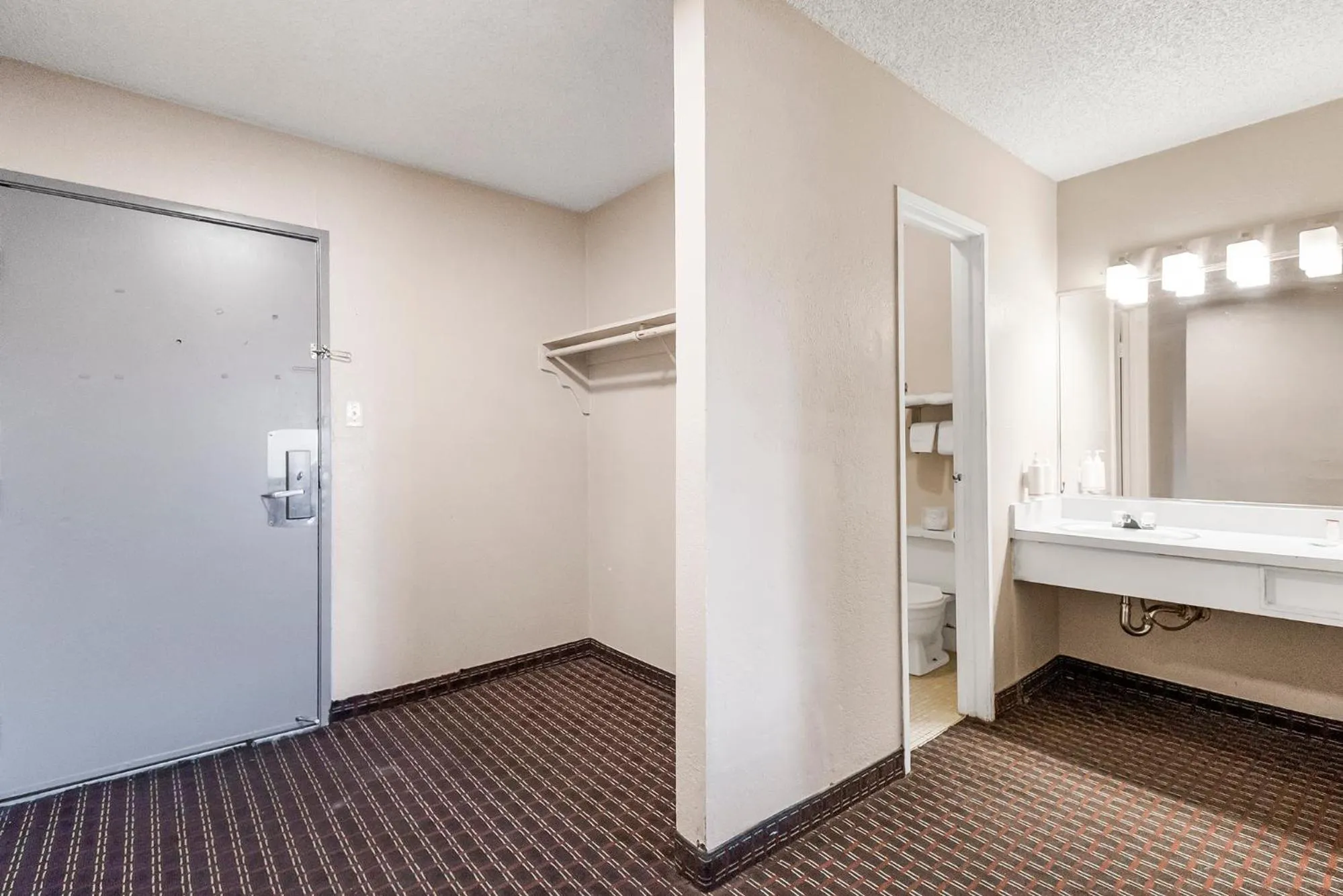 wardrobe in Heritage Inn Express Hayward