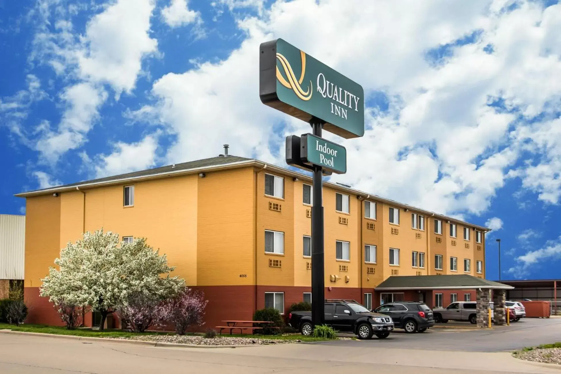 Property Building in Quality Inn Dubuque on Hwy 20