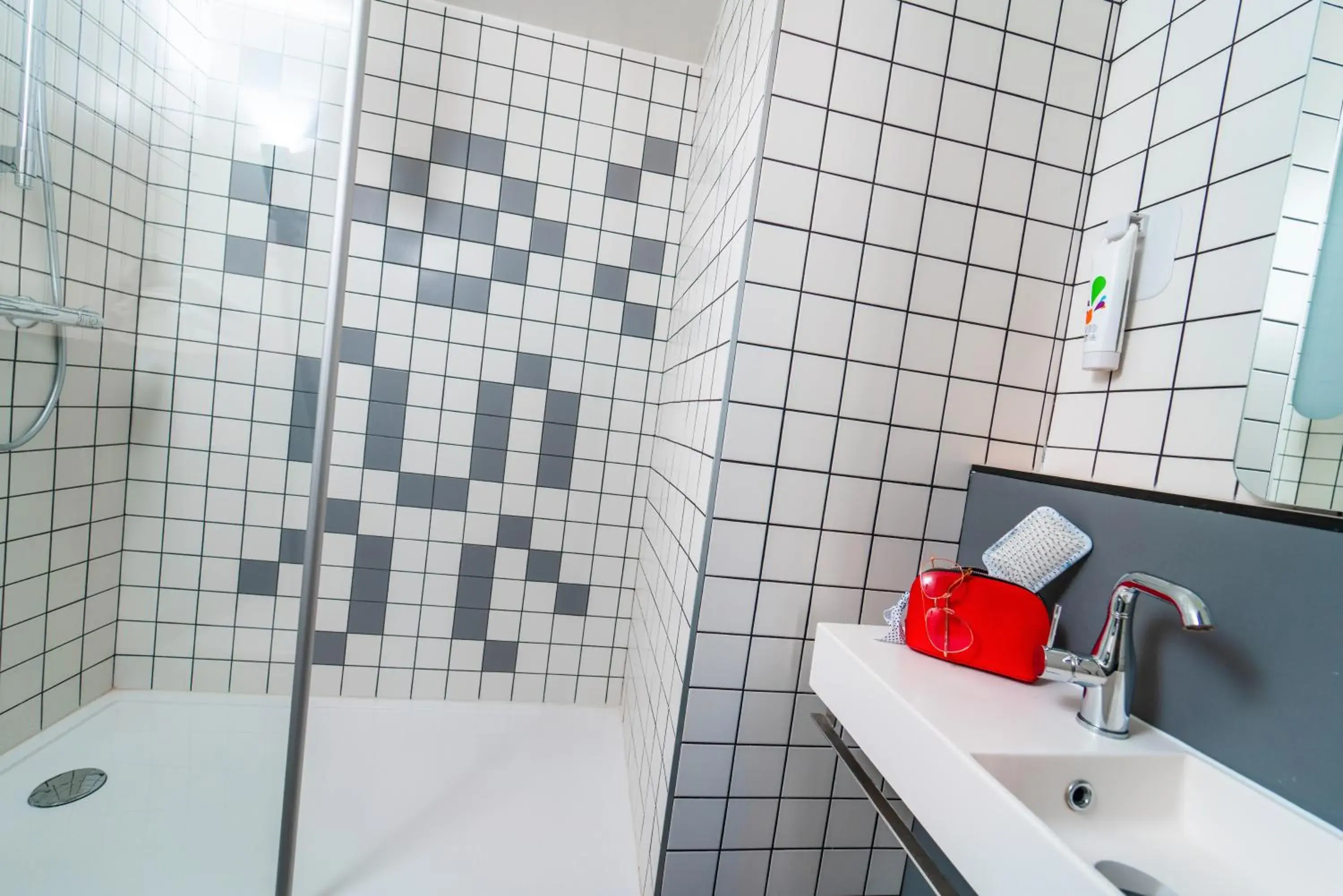 Shower, Bathroom in Ibis Styles Paris Place d'Italie - Butte Aux Cailles