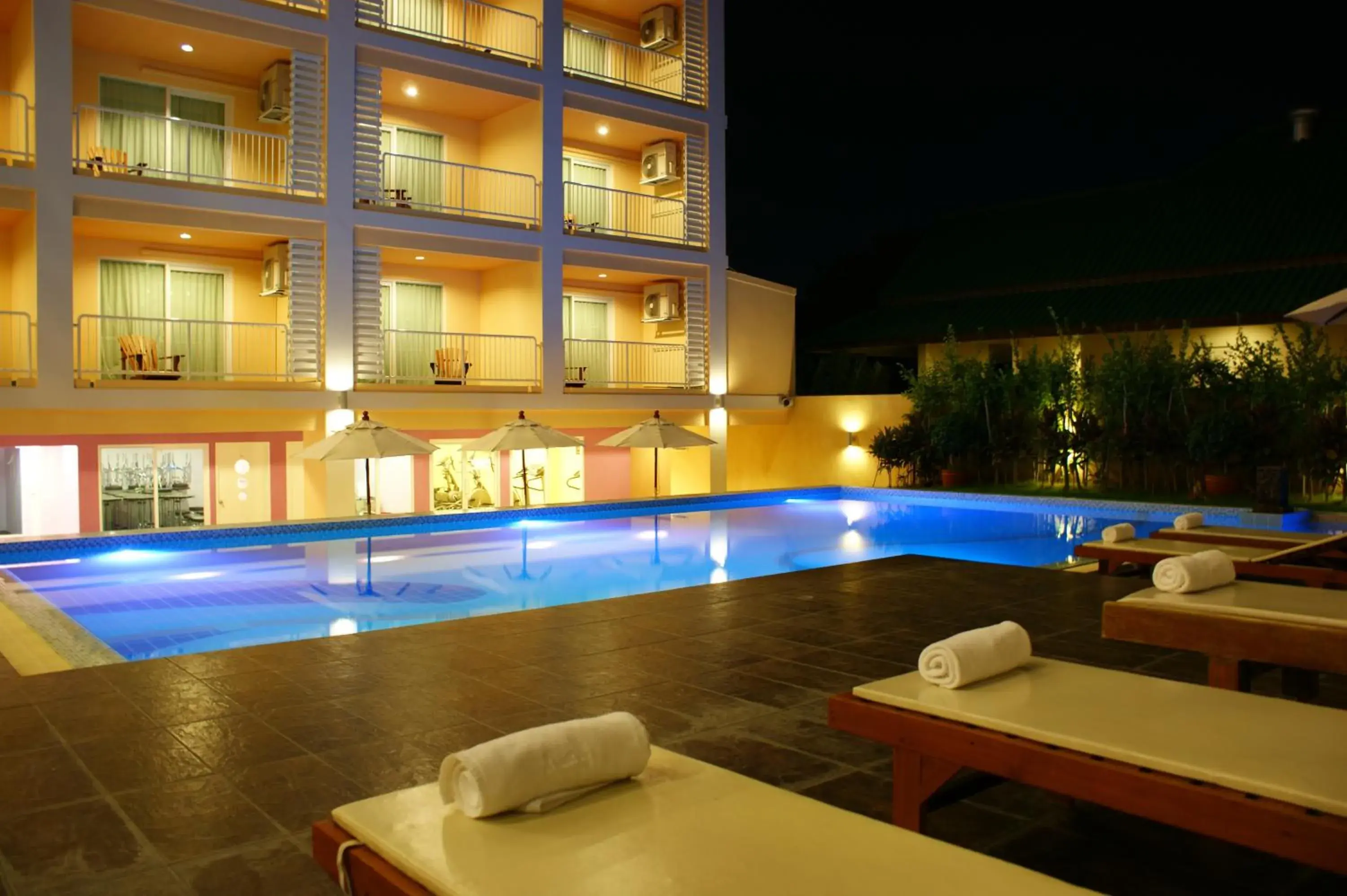 Swimming pool in Best Bella Pattaya Swimming pool in Best Bella Pattaya