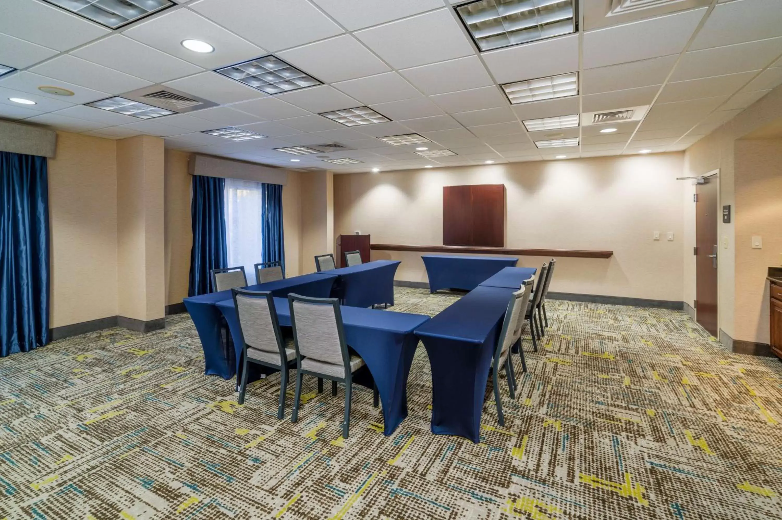 Meeting/conference room in Hampton Inn & Suites Opelika-I-85 Auburn Area