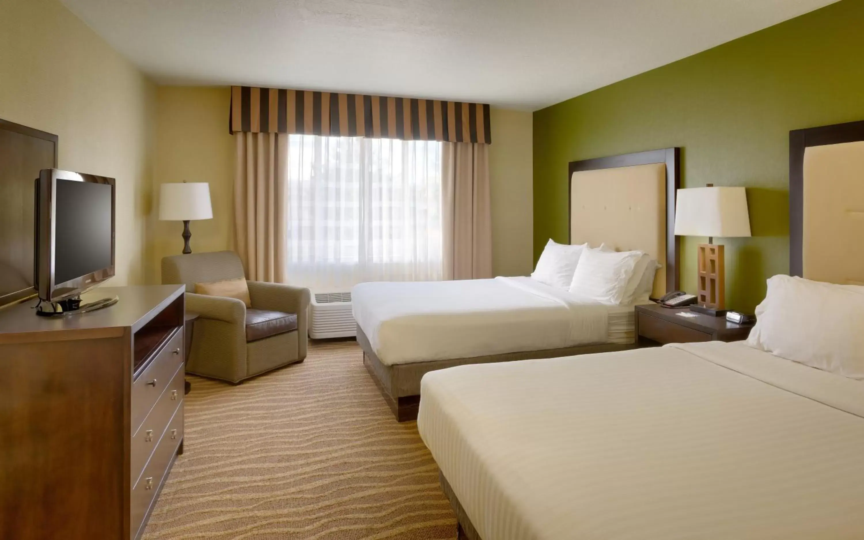Bedroom, TV/Entertainment Center in Holiday Inn Express & Suites American Fork - North Provo, an IHG Hotel