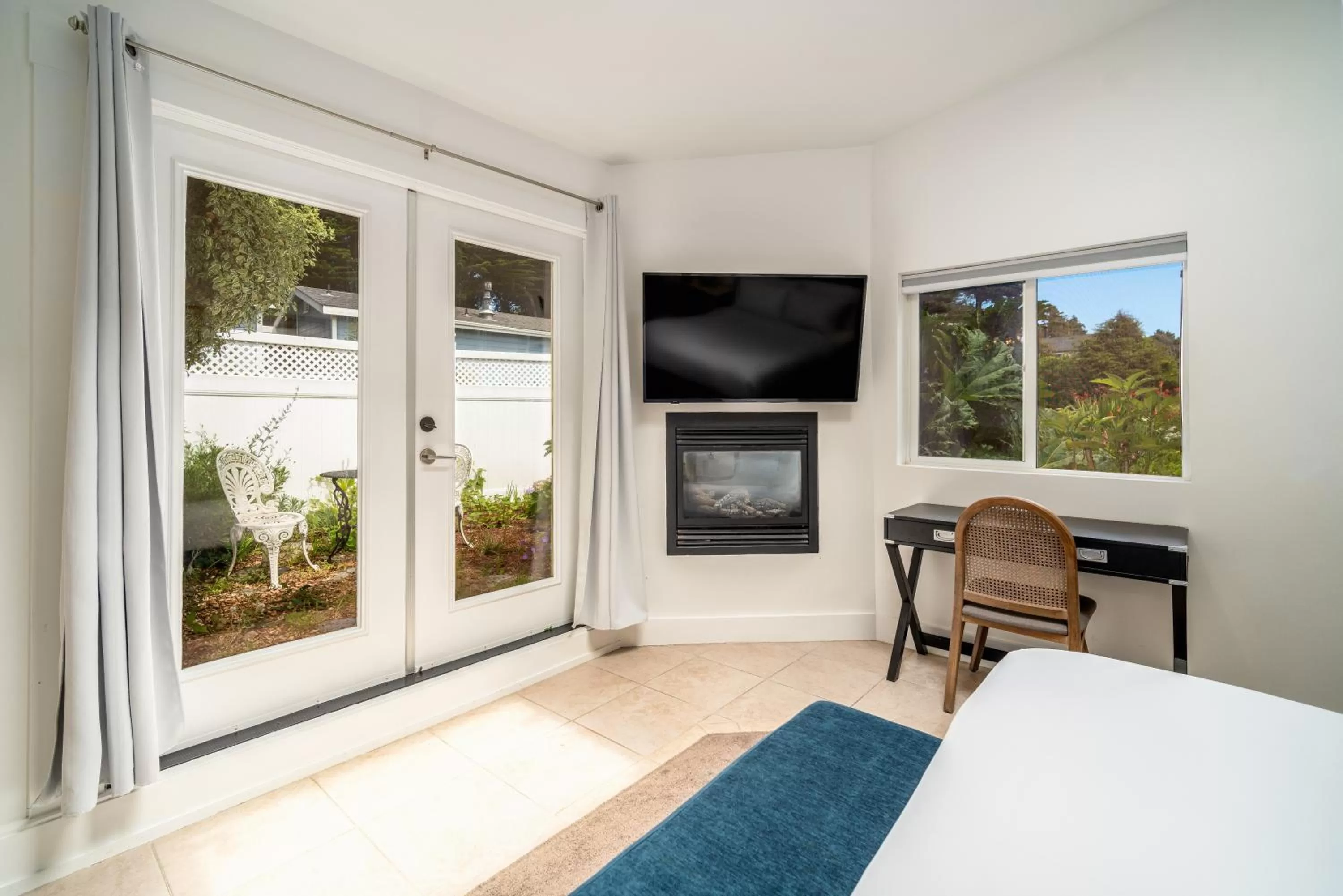 TV and multimedia, Bed in Agate Cove Inn