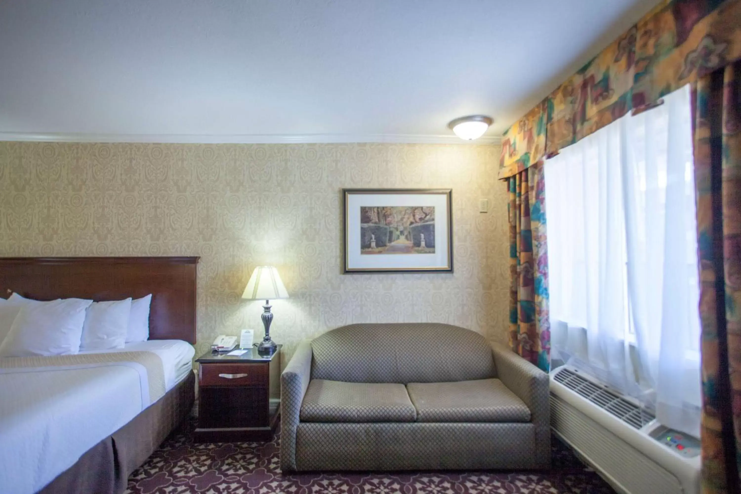 Photo of the whole room, Bed in Days Inn by Wyndham Shenandoah