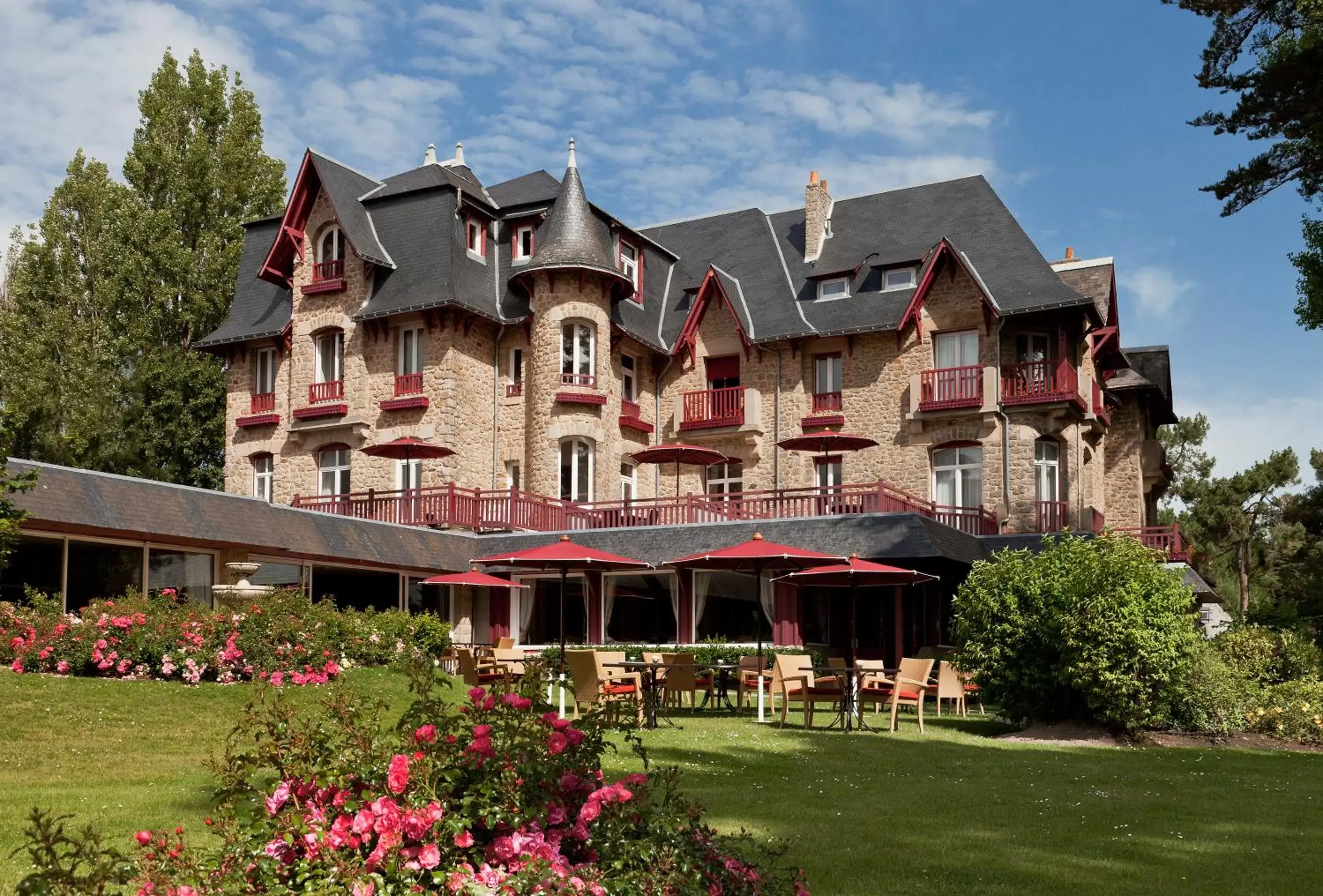 Facade/entrance, Property Building in Le Castel Marie Louise