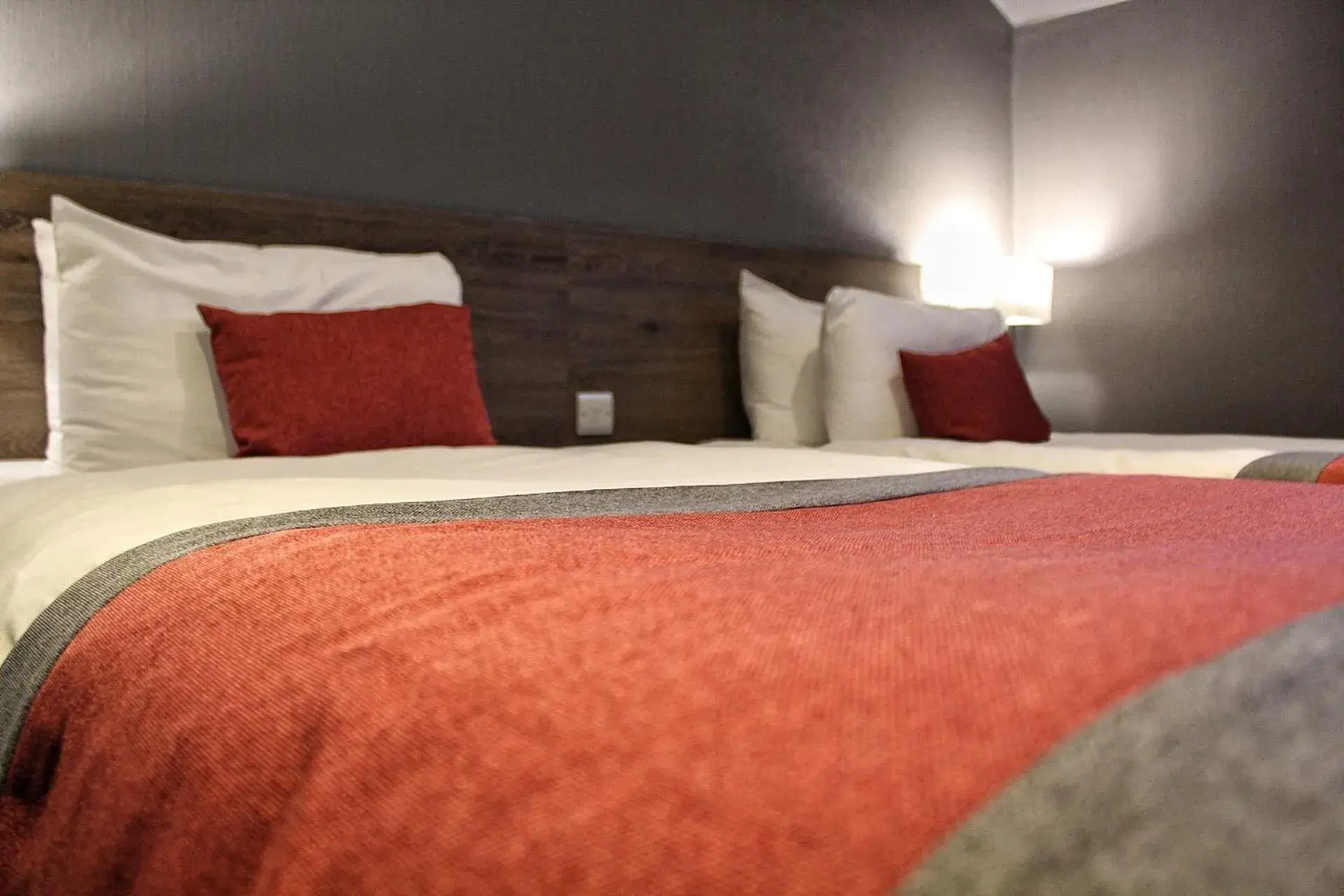 Bedroom, Bed in Devoncove Hotel Glasgow