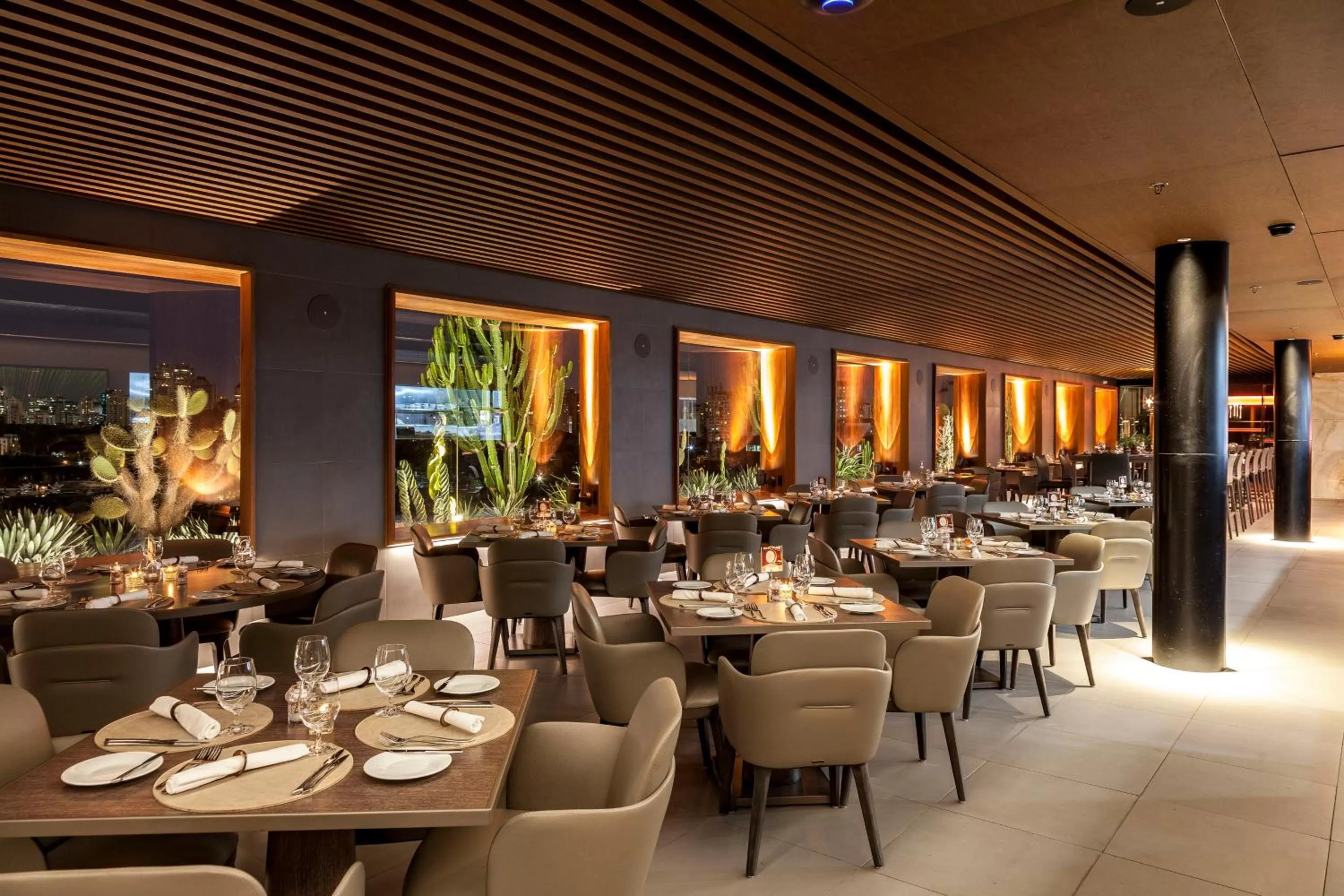 Restaurant/places to eat in Hotel Unique