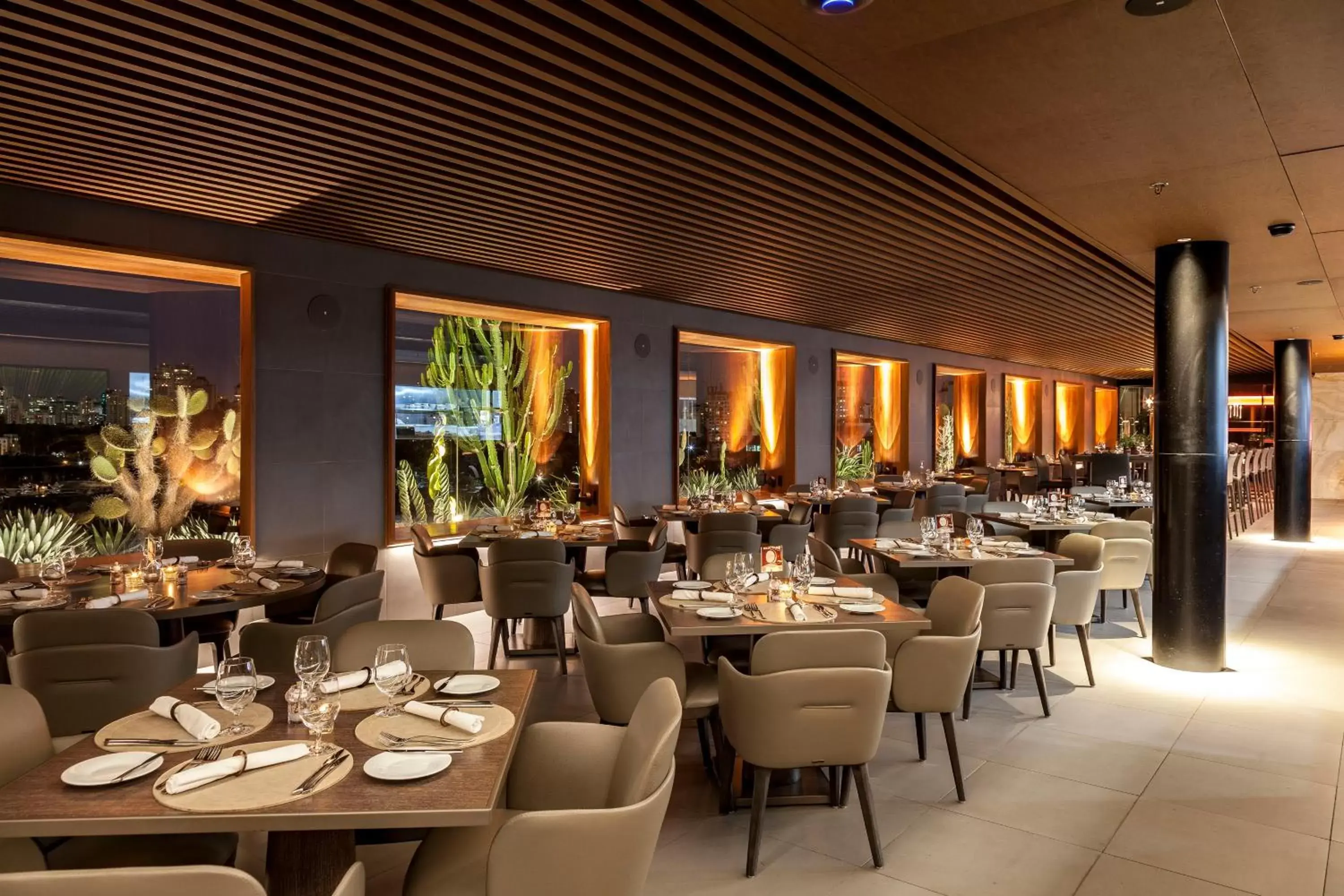 Restaurant/places to eat in Hotel Unique Restaurant/places to eat in Hotel Unique