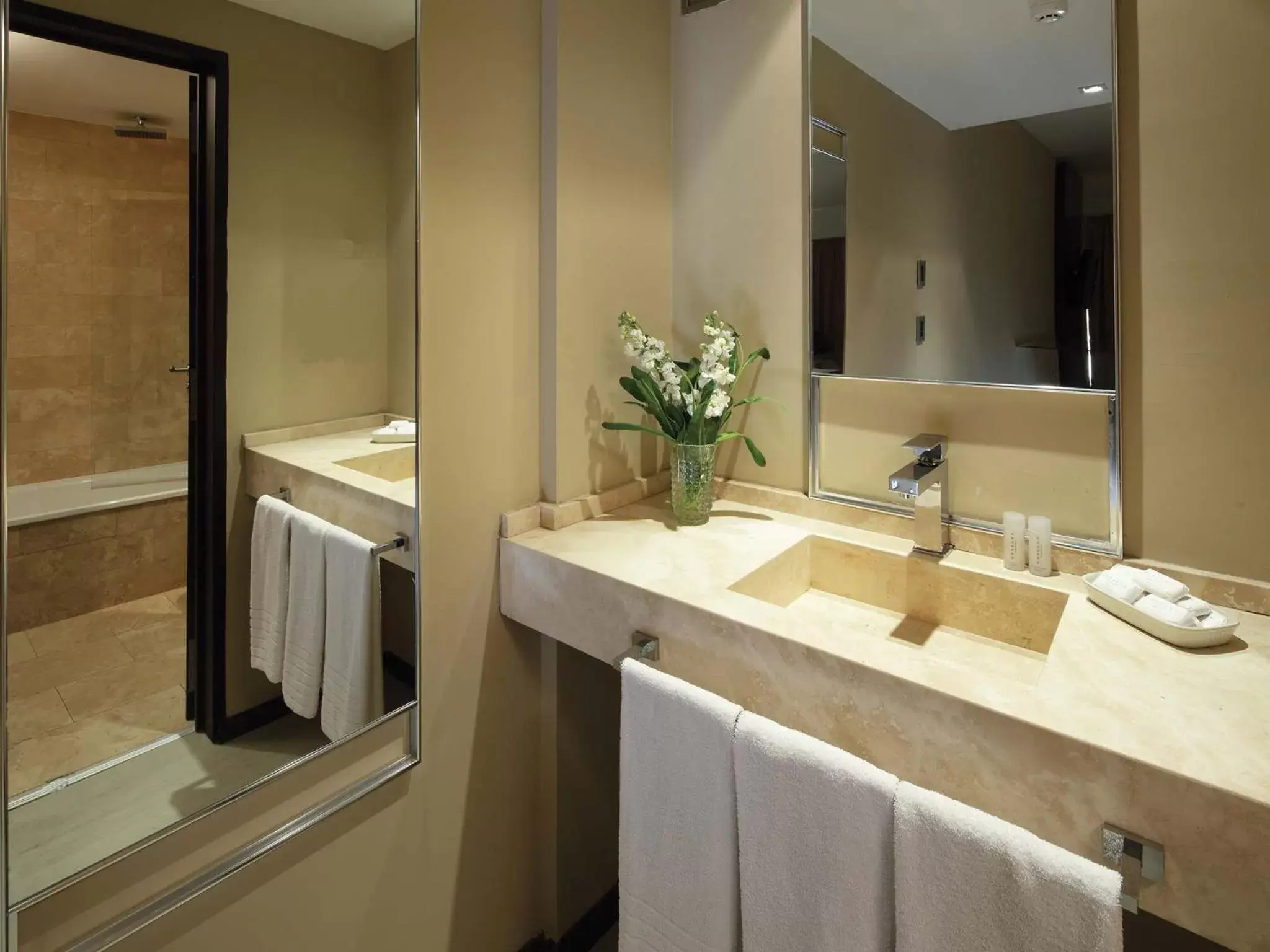 Bathroom in HTL City Baires