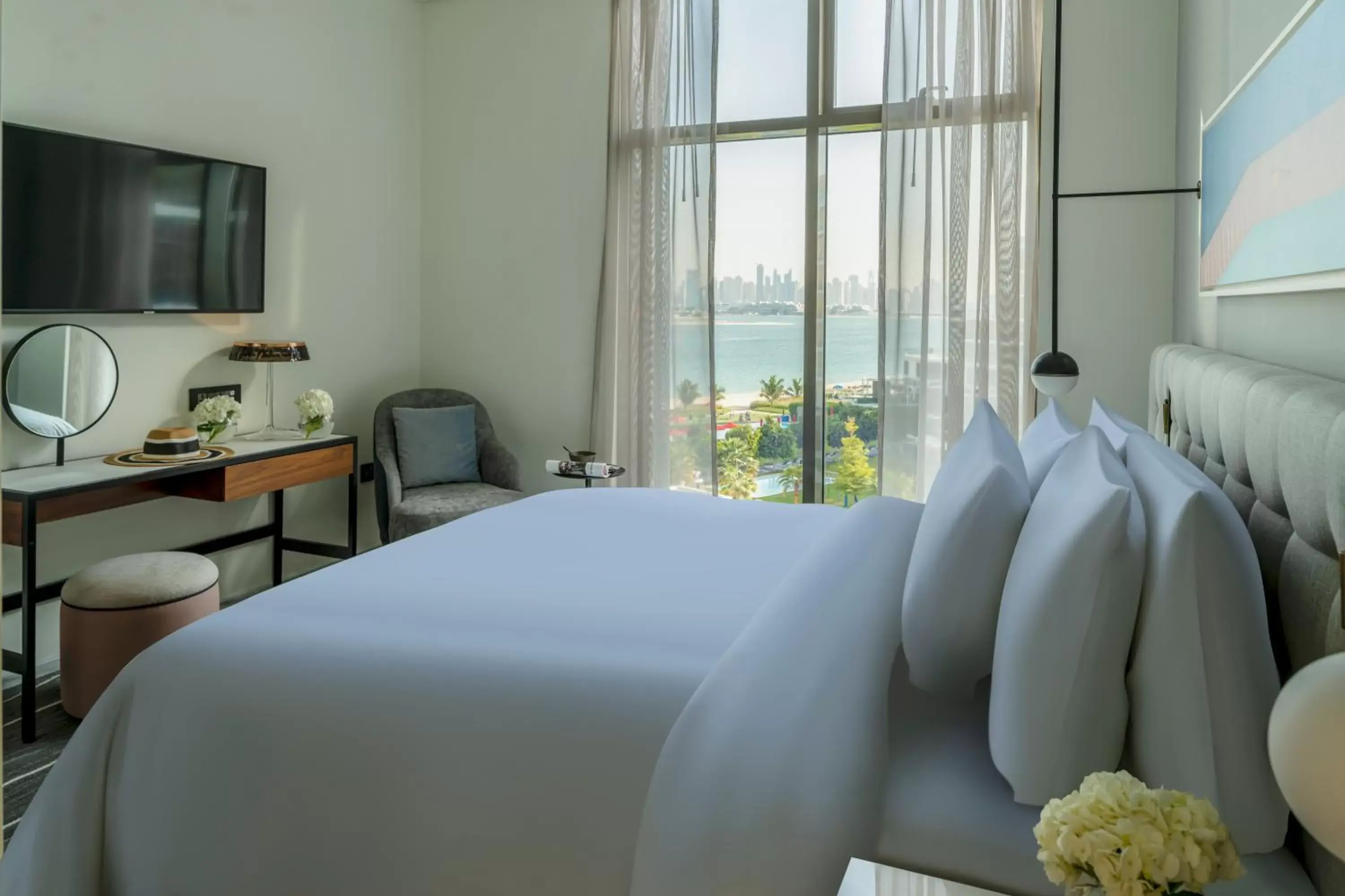 Coffee/tea facilities, Bed in Th8 Palm Dubai Beach Resort Vignette Collection, an IHG hotel