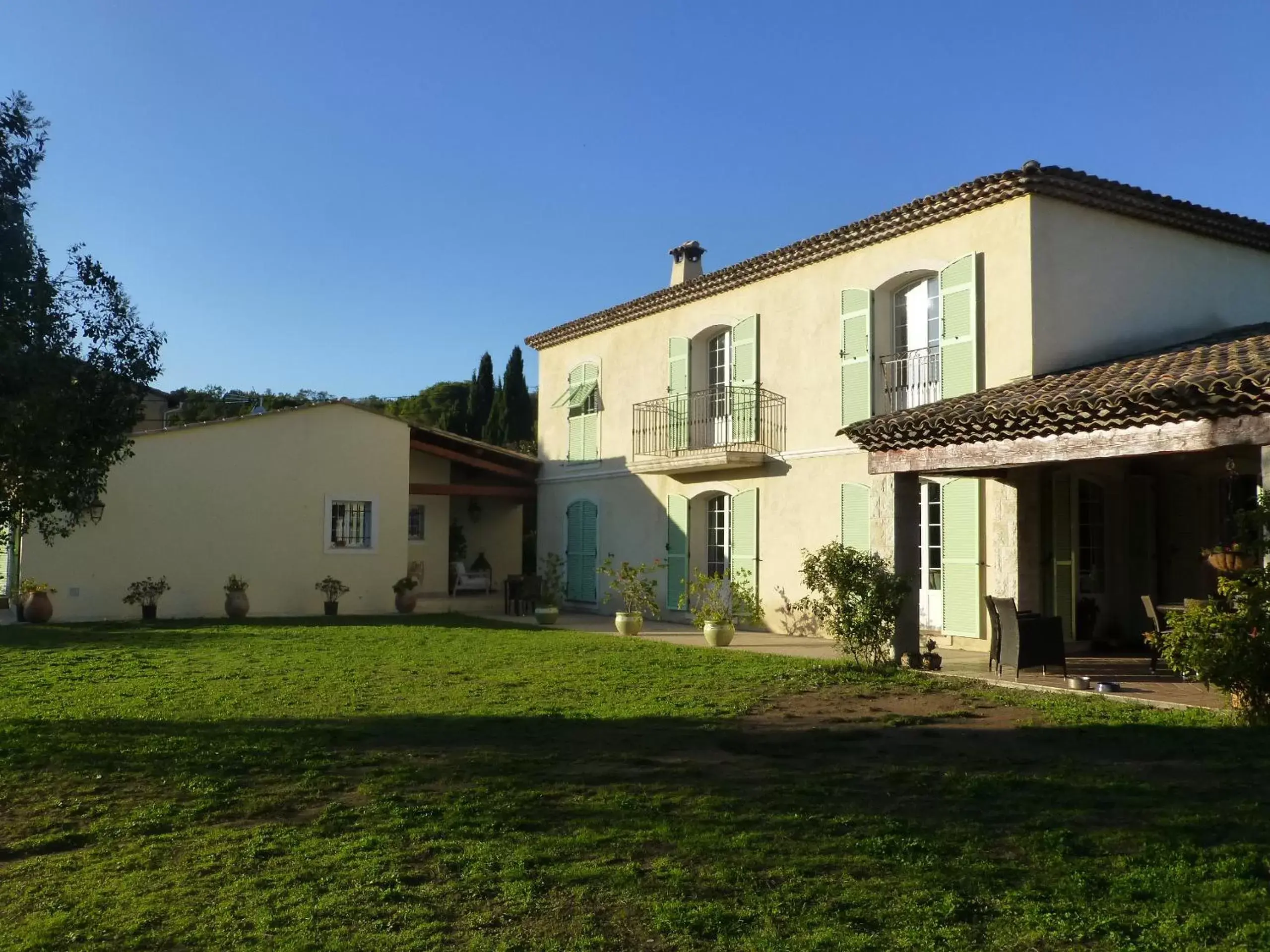 Facade/entrance, Property Building in Chambre d'hôtes "La Bastide des Eucalyptus"