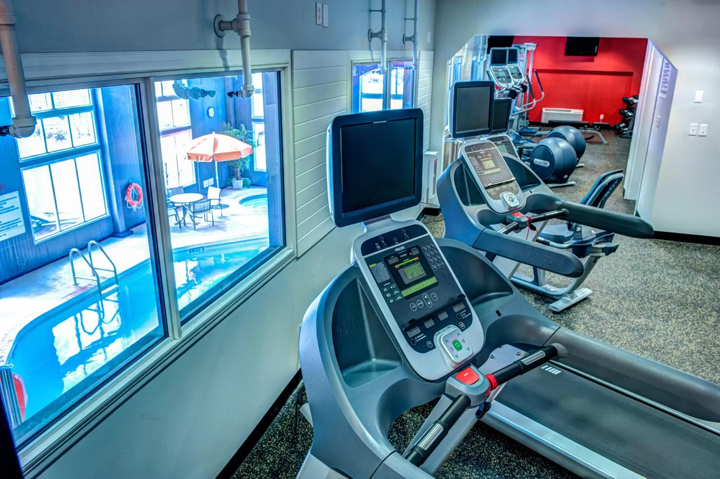Fitness centre/facilities in Radisson Hotel & Suites Fort McMurray