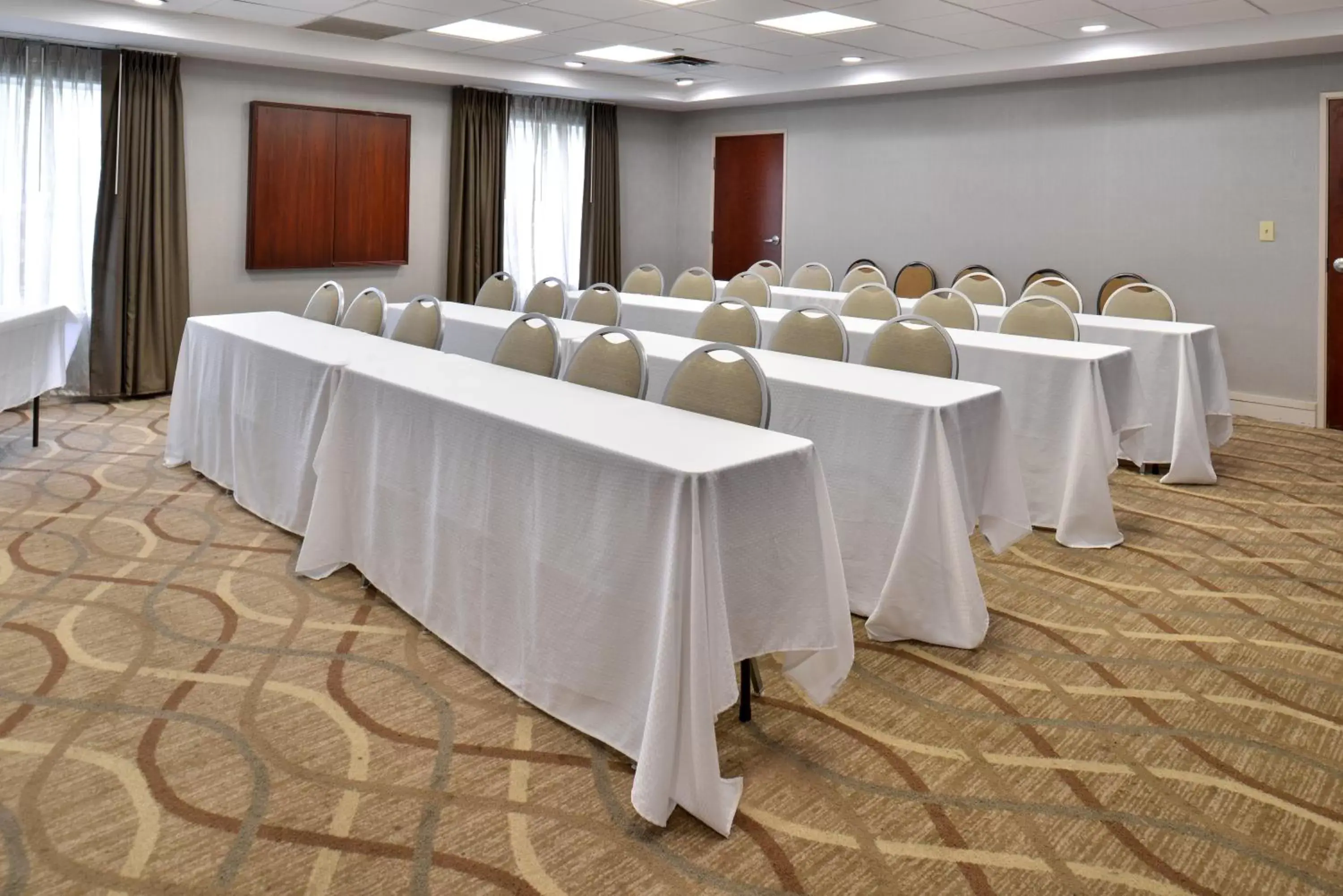 Meeting/conference room in Holiday Inn Express Hotel & Suites Lafayette, an IHG Hotel