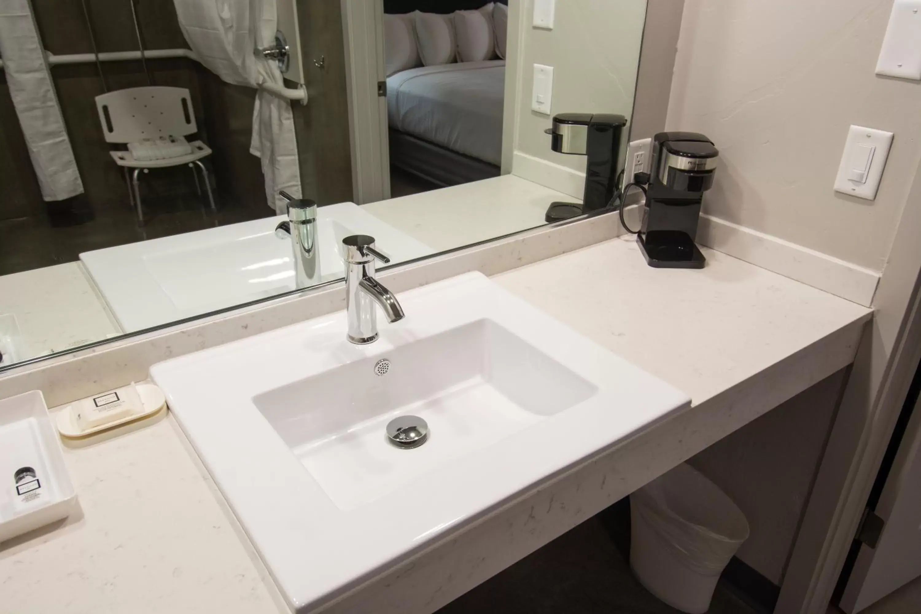 Shower, Bathroom in Americana Modern Hotel