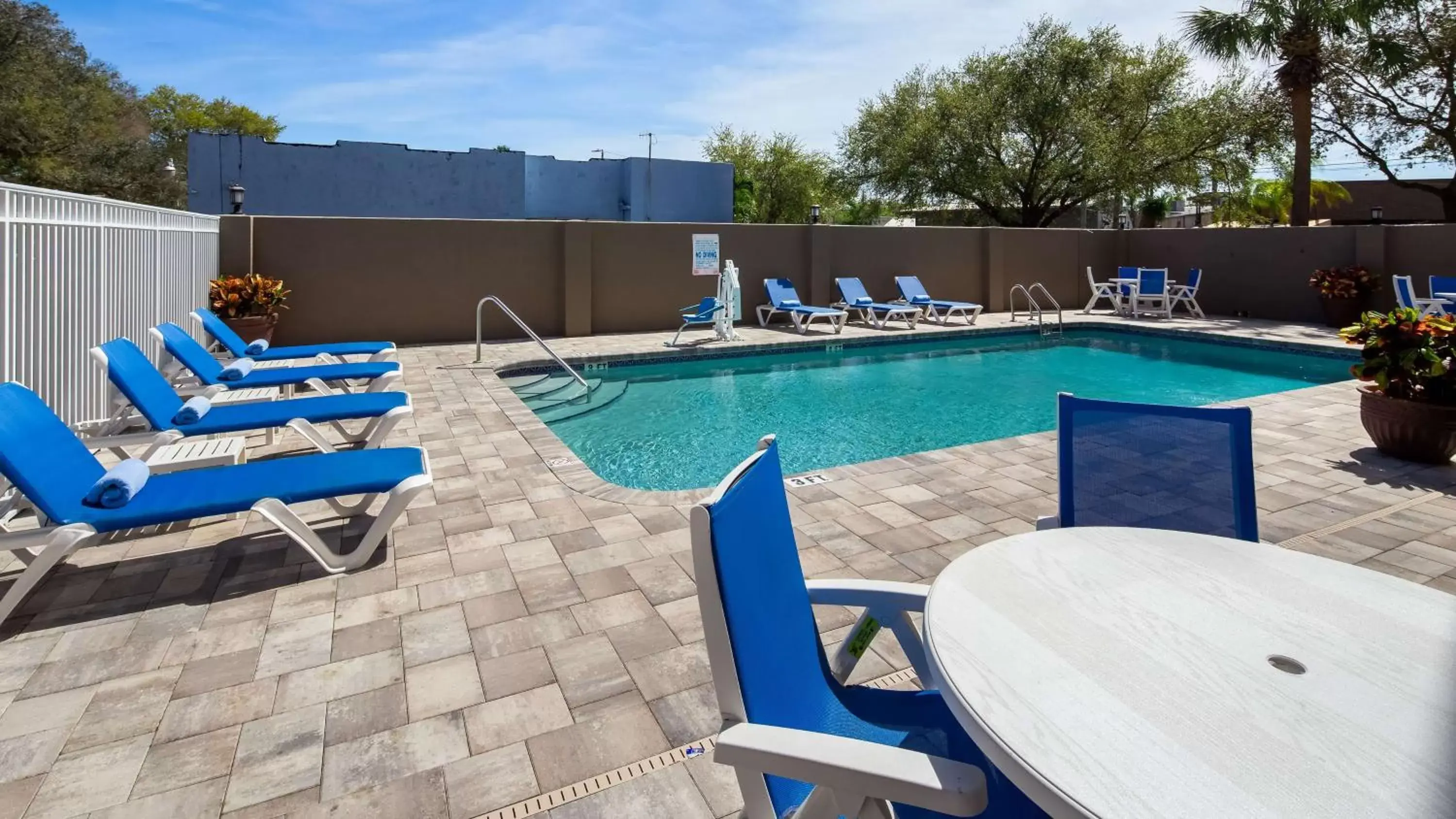 On site, Swimming Pool in Best Western Tampa