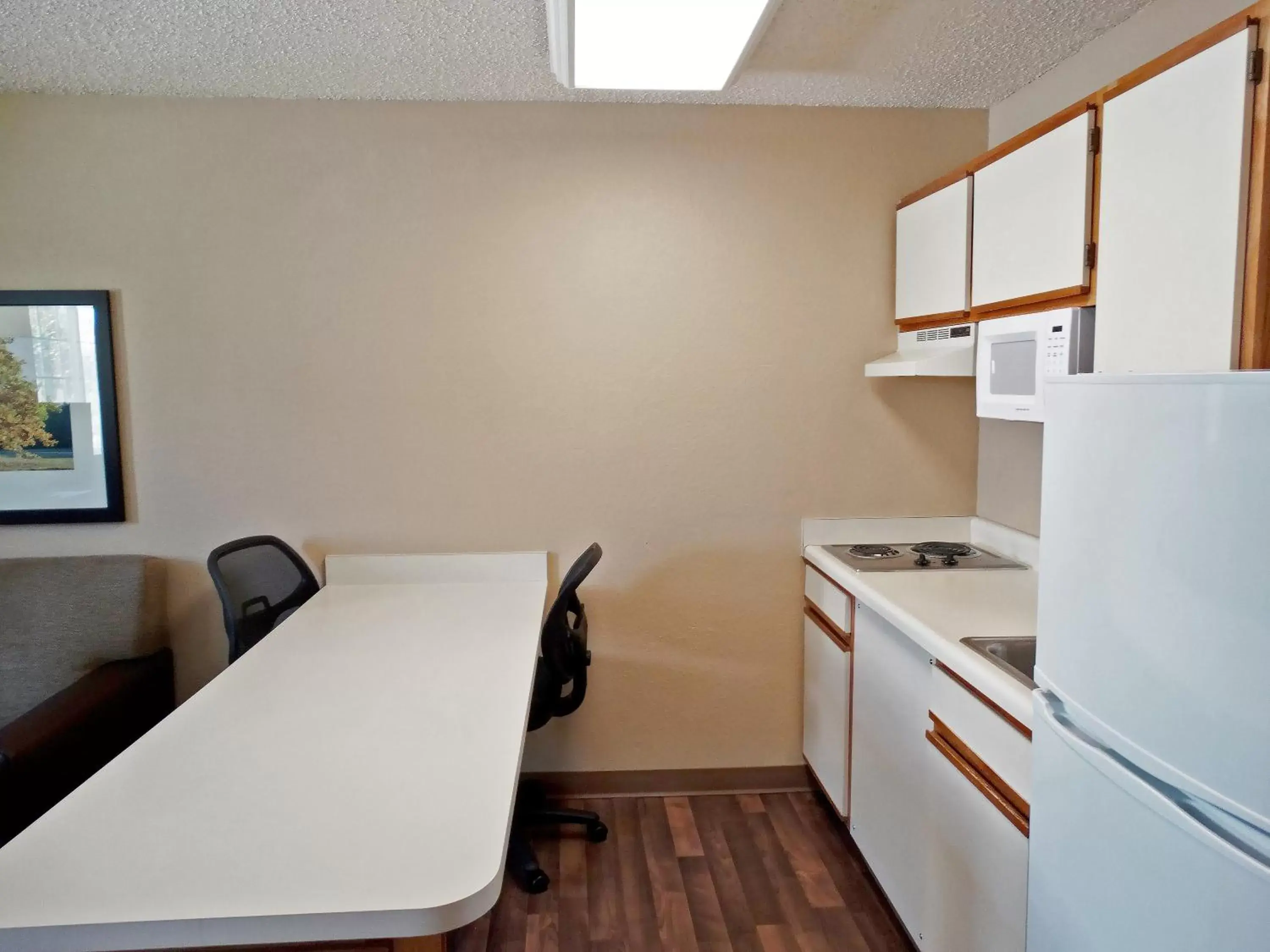 Kitchen or kitchenette, Kitchen/Kitchenette in Extended Stay America Suites - Orlando - Lake Mary - 1040 Greenwood Blvd