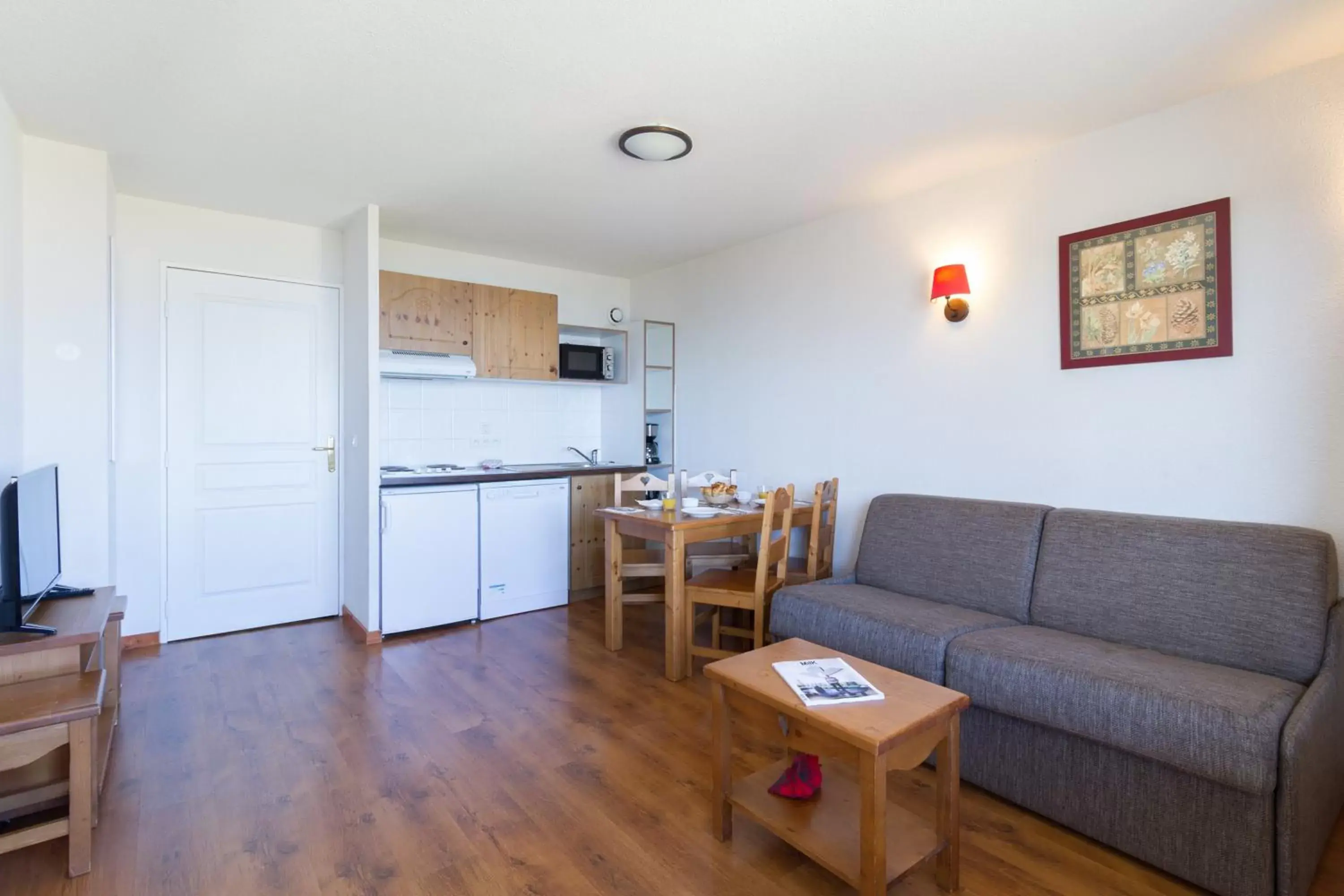 Living room, Kitchen/Kitchenette in Garden & City Evian - Lugrin